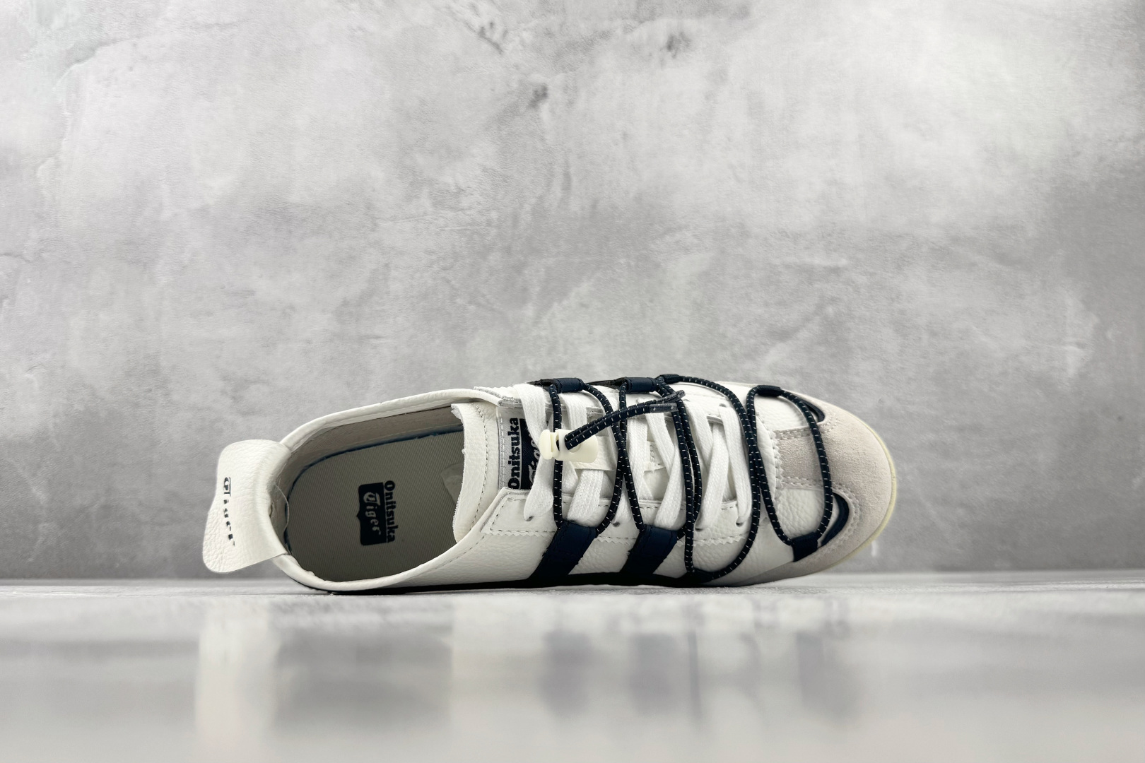 广版 Onitsuka Tiger鬼塚虎 MEXICO 66 VINY 米白色 货号:1183C577-100 尺码:3 广版 Onitsuka Tiger鬼塚虎 MEXICO 66 VINY 米白色 货号:1183C577-100 尺码:3