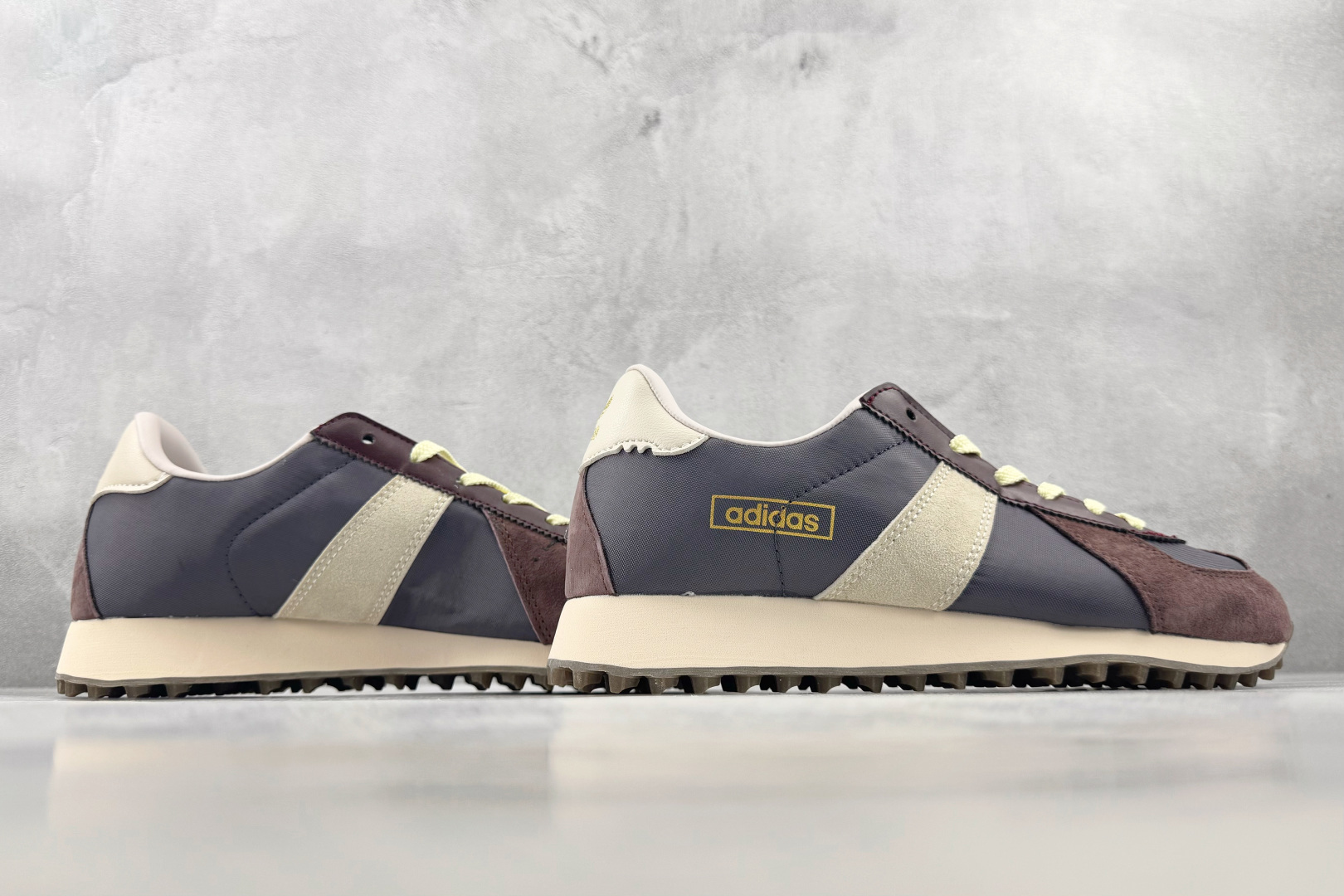 R 版出口订单 adidas originals × Whitaker GrouPBW RUN 酒红 货号:KK5016 R 版出口订单 adidas originals × Whitaker GrouPBW RUN 酒红 货号:KK5016