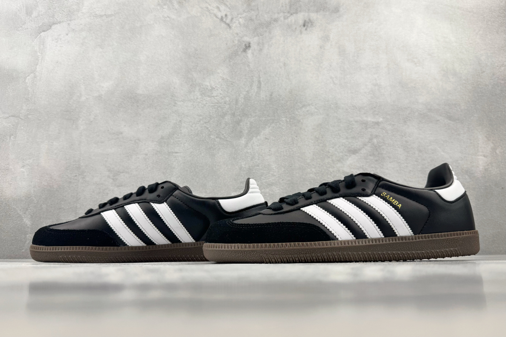 完美还原 正确版本 adidas originals SAMBA OG 黑白 货号:B75807 尺码:35.5 36 完美还原 正确版本 adidas originals SAMBA OG 黑白 货号:B75807 尺码:35.5 36
