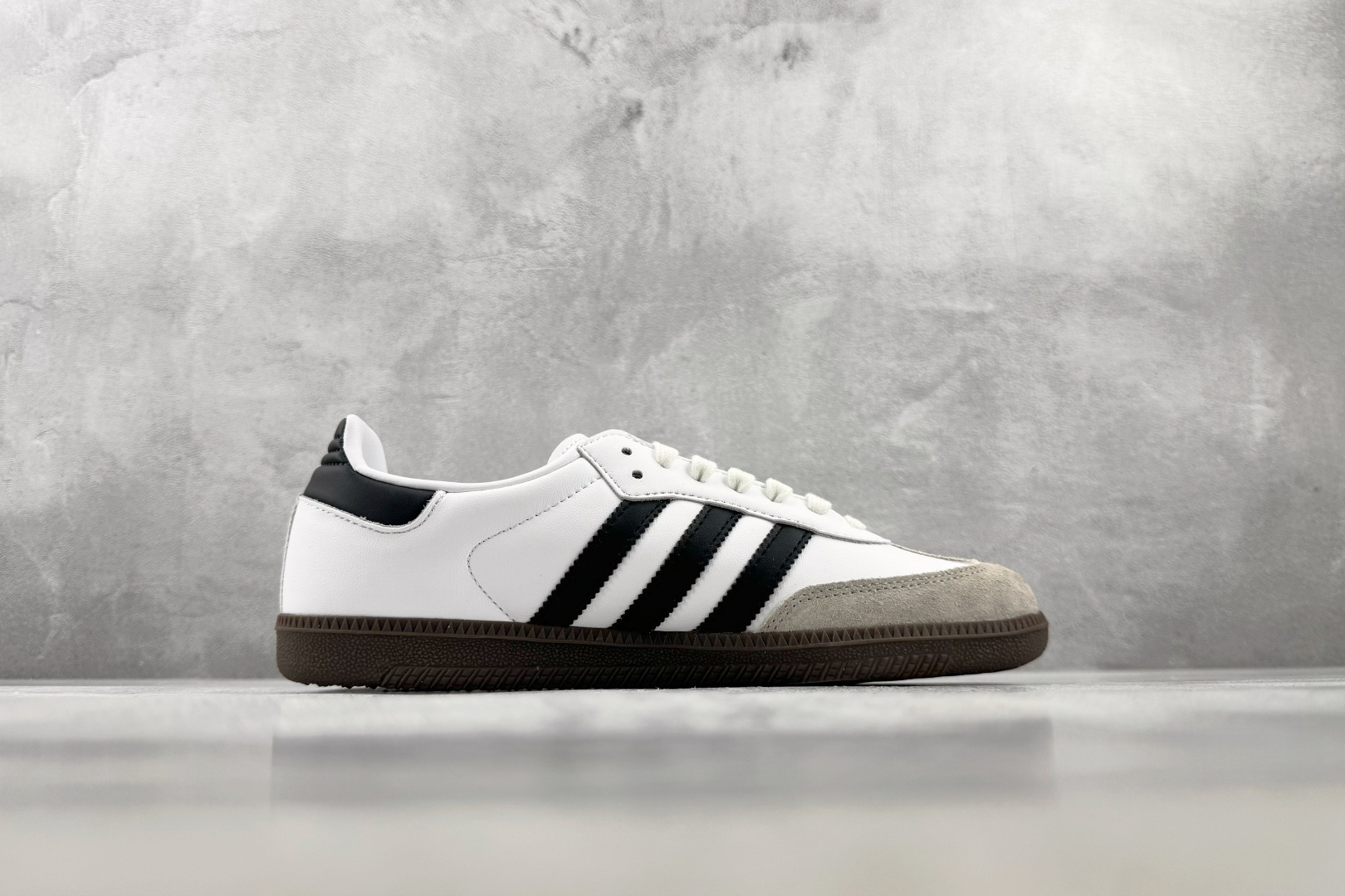 完美还原 正确版本 adidas originals SAMBA OG 黑白灰 货号：B75806 尺码：35.5 36