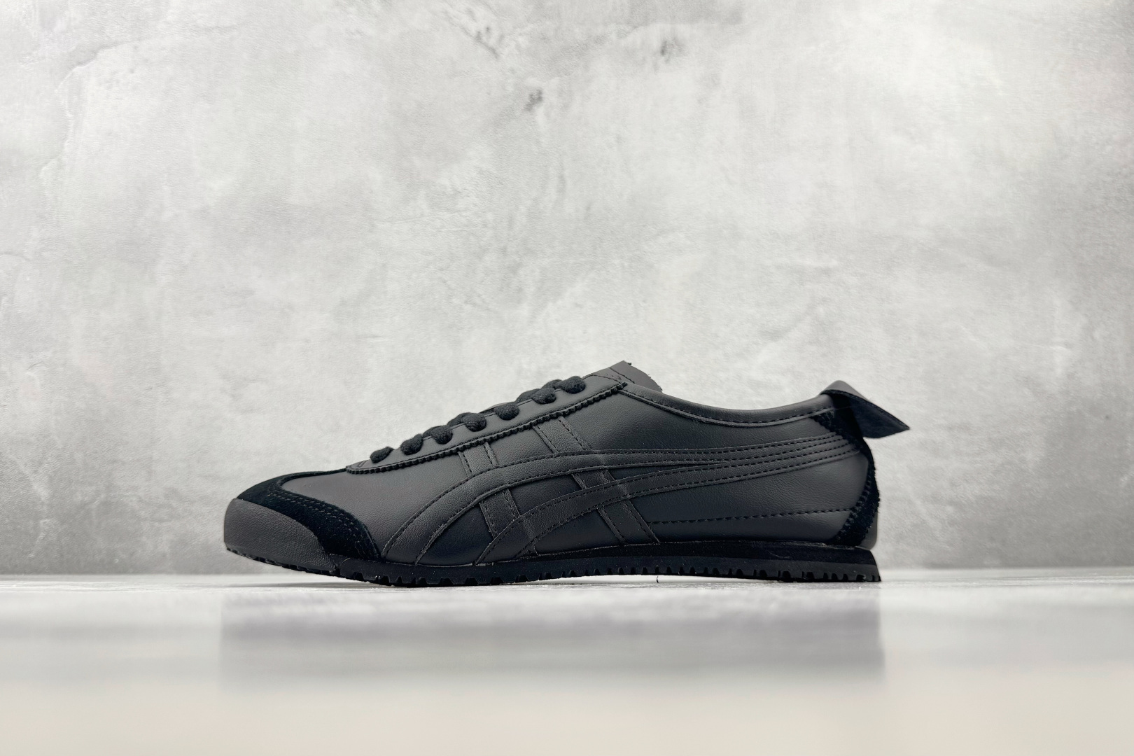 W 版 Onitsuka Tiger鬼塚虎 MEXICO 66 黑色 货号：1183C102-002 尺码：36 37 
