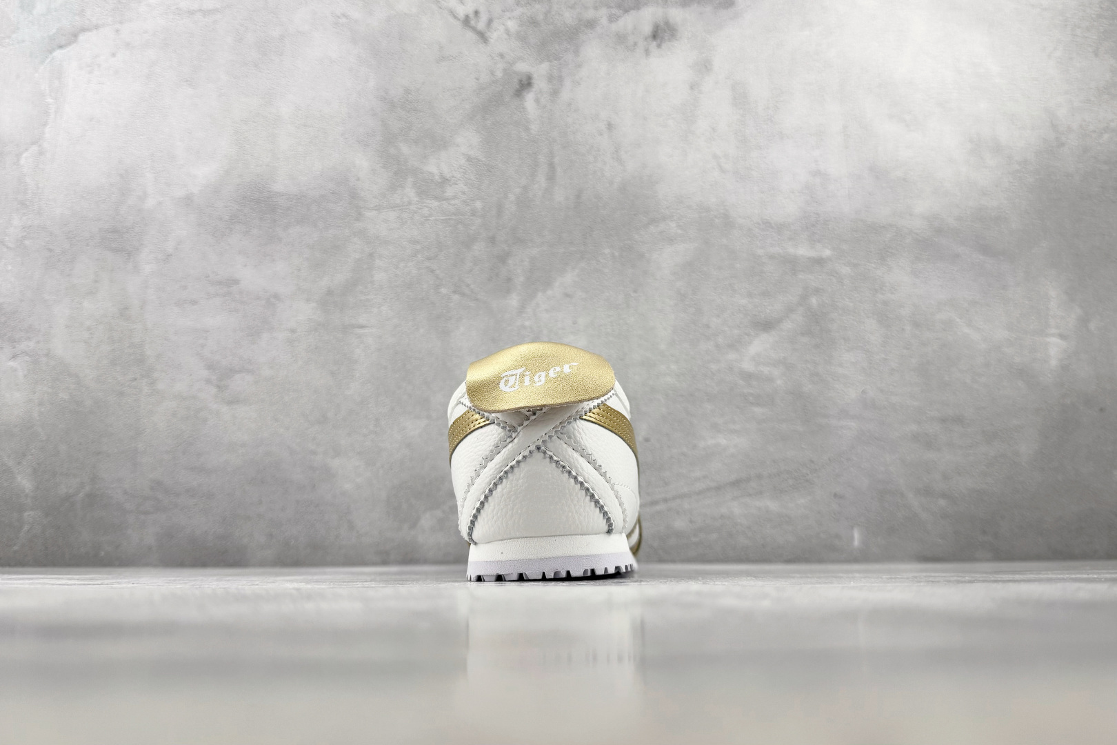 W 版 Onitsuka Tiger鬼塚虎 MEXICO 66 冷白亮金 货号:1183A499-101 尺码:36 3 W 版 Onitsuka Tiger鬼塚虎 MEXICO 66 冷白亮金 货号:1183A499-101 尺码:36 3
