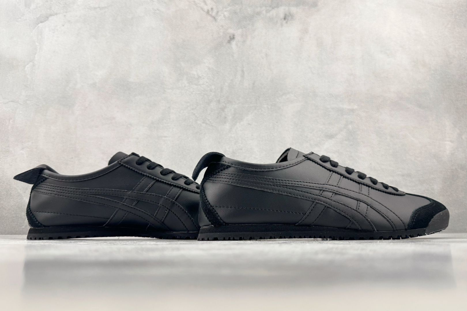 W 版 Onitsuka Tiger鬼塚虎 MEXICO 66 黑色 货号:1183C102-002 尺码:36 37 W 版 Onitsuka Tiger鬼塚虎 MEXICO 66 黑色 货号:1183C102-002 尺码:36 37
