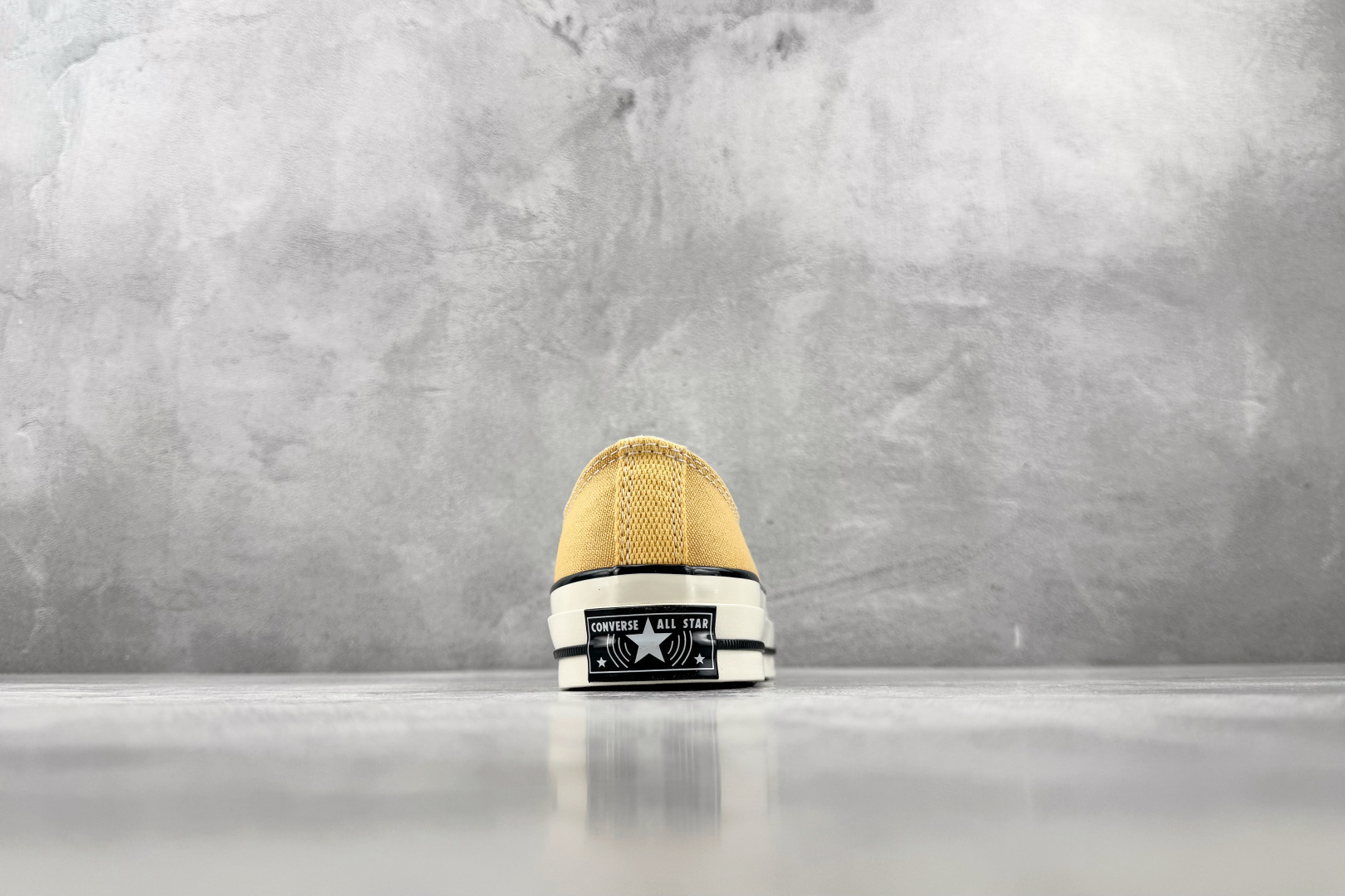 H版 Converse CHUCK 70 X 淡奶黄 • 重磅帆布:采用12盎司高密度棉帆布,不易变形,透气性好 • 全 H版 Converse CHUCK 70 X 淡奶黄 • 重磅帆布:采用12盎司高密度棉帆布,不易变形,透气性好 • 全