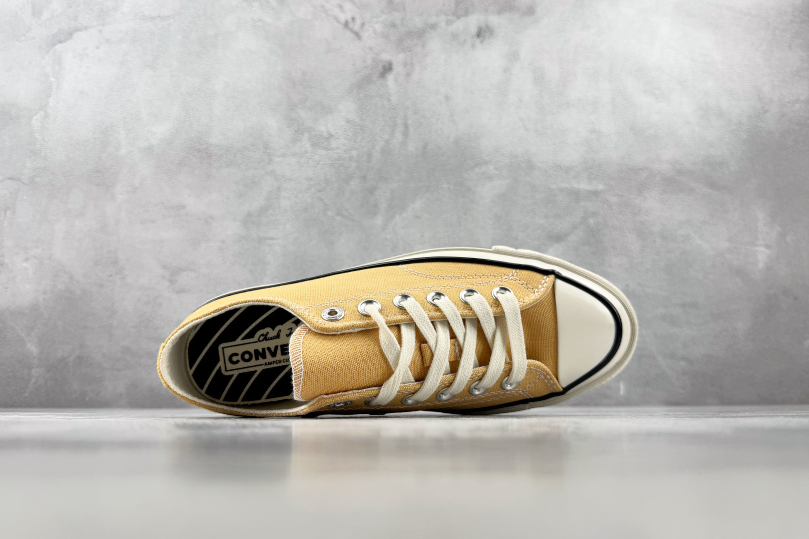 H版 Converse CHUCK 70 X 淡奶黄 • 重磅帆布:采用12盎司高密度棉帆布,不易变形,透气性好 • 全 H版 Converse CHUCK 70 X 淡奶黄 • 重磅帆布:采用12盎司高密度棉帆布,不易变形,透气性好 • 全