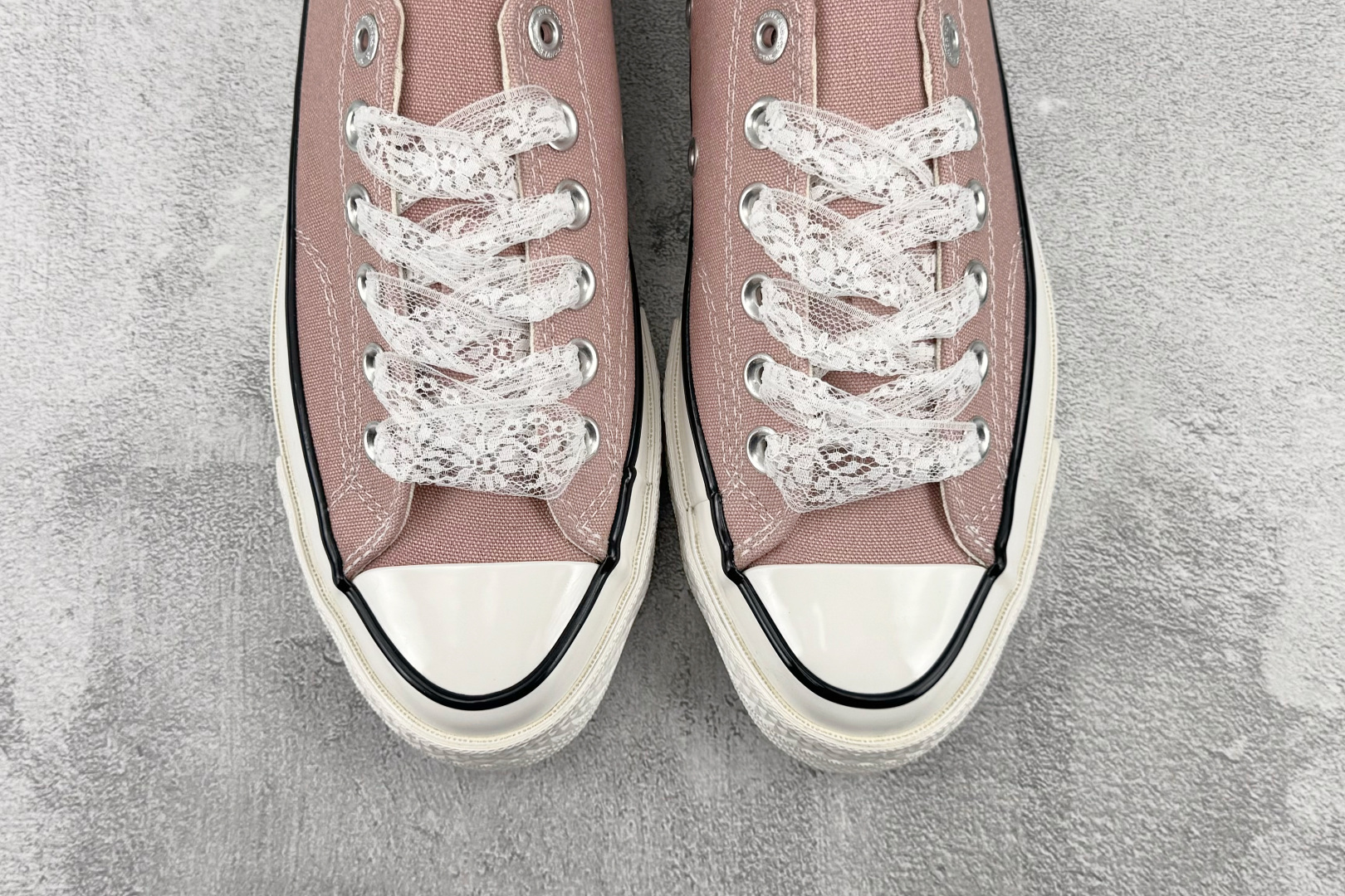H版 Converse CHUCK 70 X 豆沙色 • 重磅帆布:采用12盎司高密度棉帆布,不易变形,透气性好 • 全 H版 Converse CHUCK 70 X 豆沙色 • 重磅帆布:采用12盎司高密度棉帆布,不易变形,透气性好 • 全