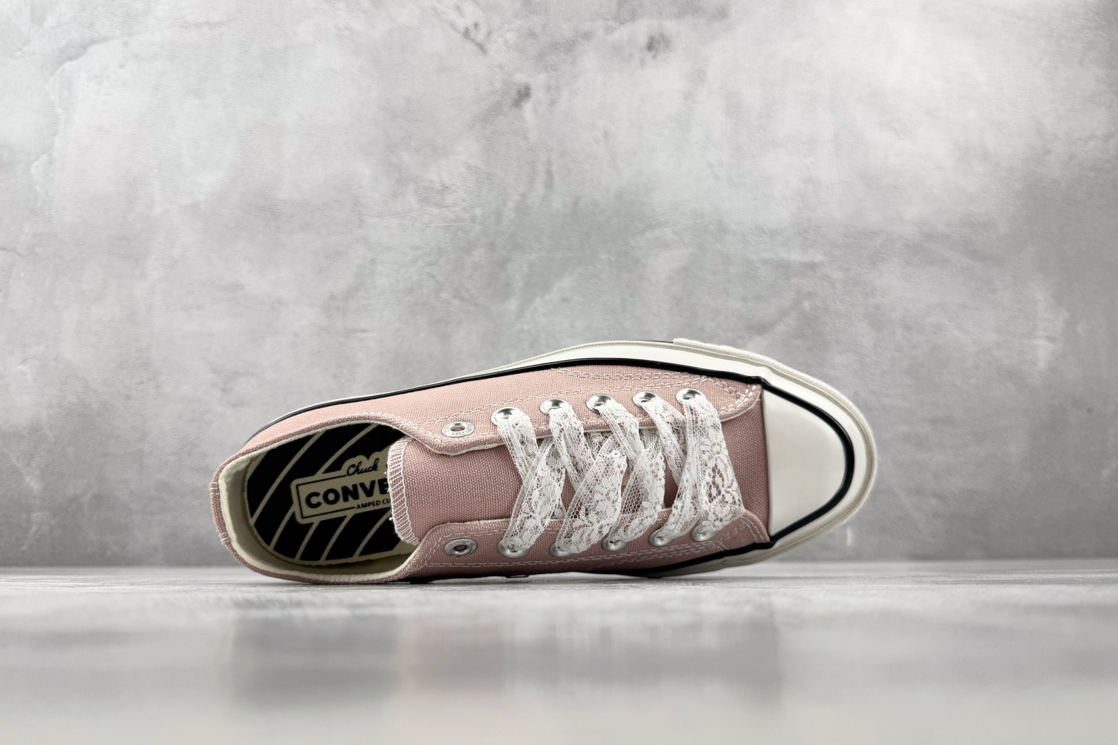 H版 Converse CHUCK 70 X 豆沙色 • 重磅帆布:采用12盎司高密度棉帆布,不易变形,透气性好 • 全 H版 Converse CHUCK 70 X 豆沙色 • 重磅帆布:采用12盎司高密度棉帆布,不易变形,透气性好 • 全