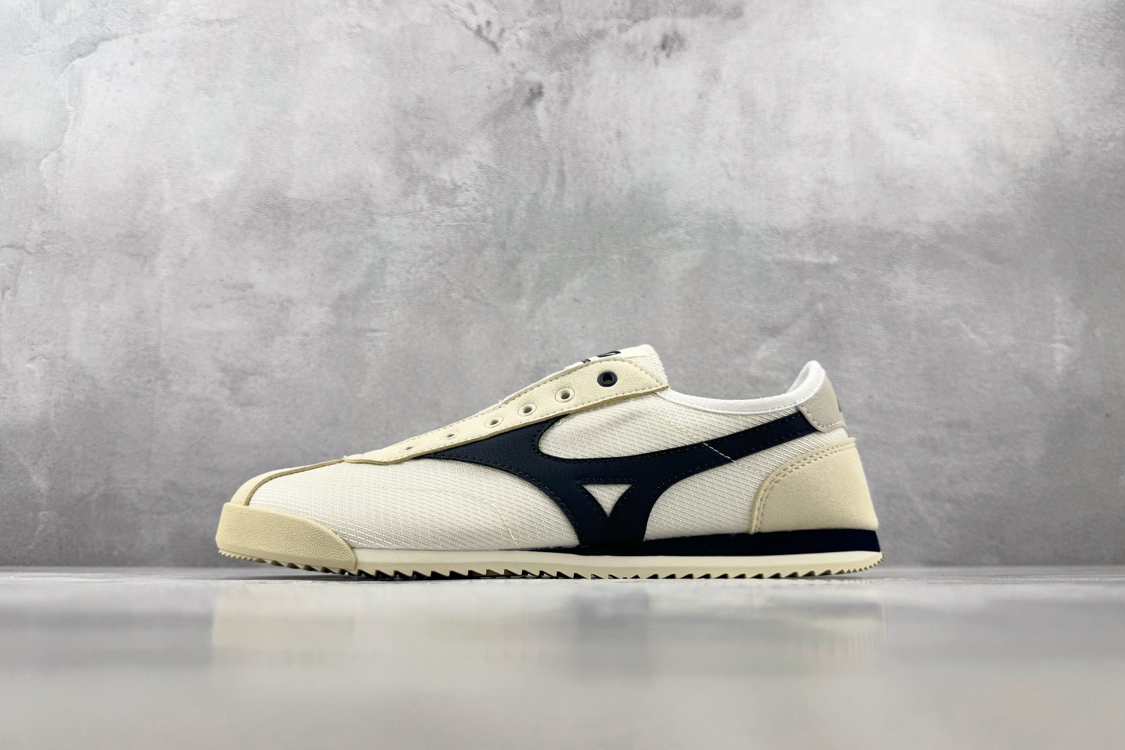 K13 Mizuno LG 60S SLIP-ON 白蓝 货号：D1GH 尺码：36 36.5 37.5 38 38.5