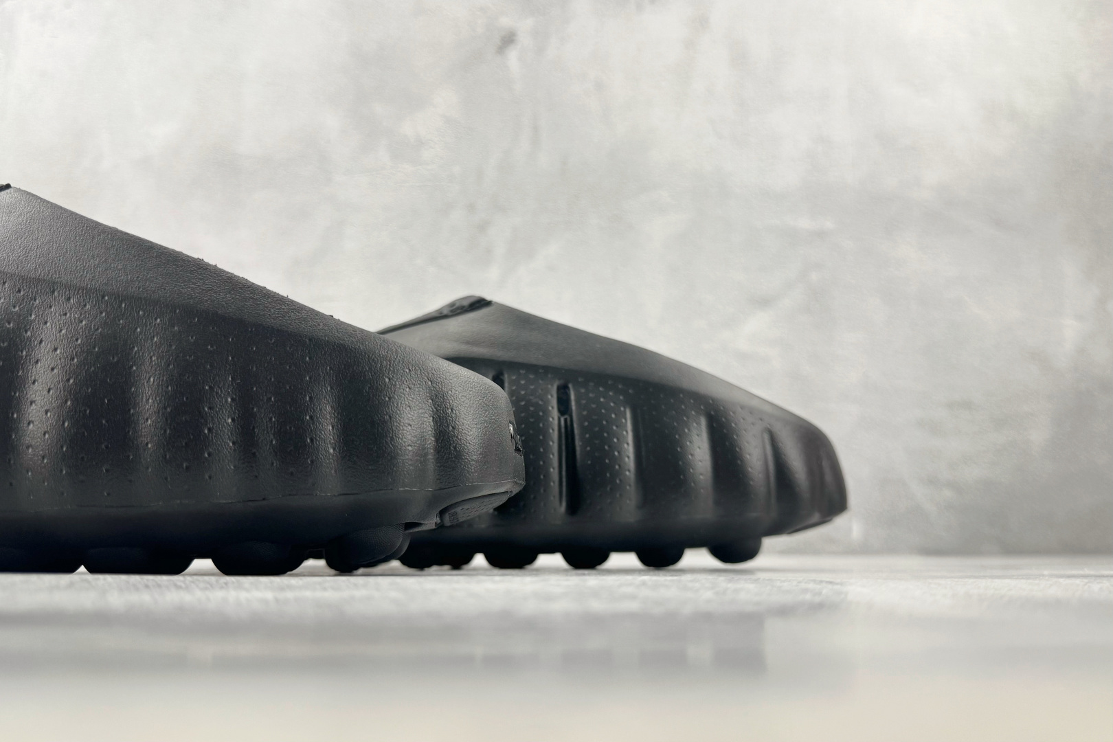 PK Nike Mind 001 黑色 货号:HQ4307 005 尺码:36 36.5 37 38.5 39 40 PK Nike Mind 001 黑色 货号:HQ4307 005 尺码:36 36.5 37 38.5 39 40