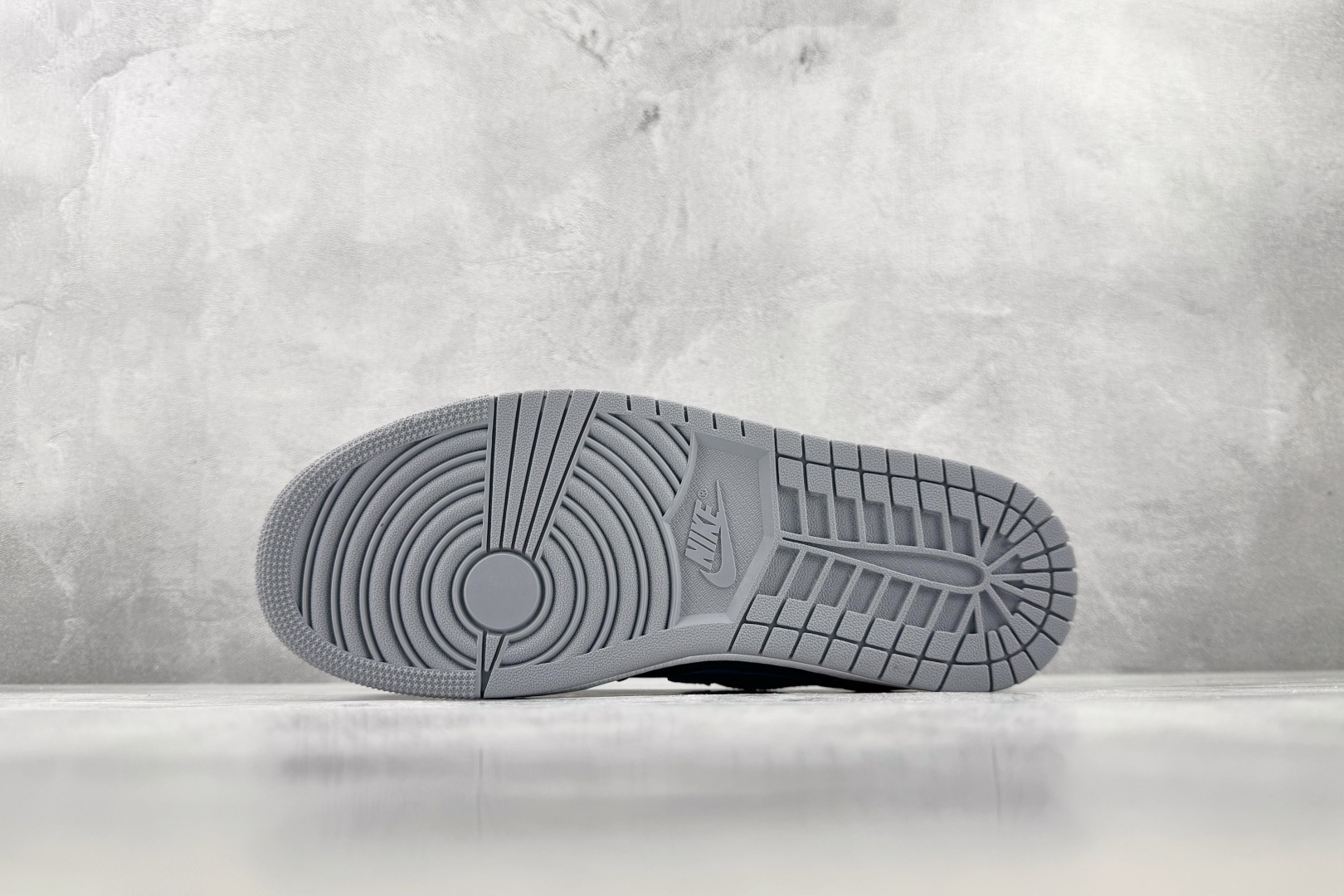 K版 综合版 Jordan Air Jordan 1 黑色 货号:-049 尺码:36 36.5 37.5 38 38. K版 综合版 Jordan Air Jordan 1 黑色 货号:-049 尺码:36 36.5 37.5 38 38.