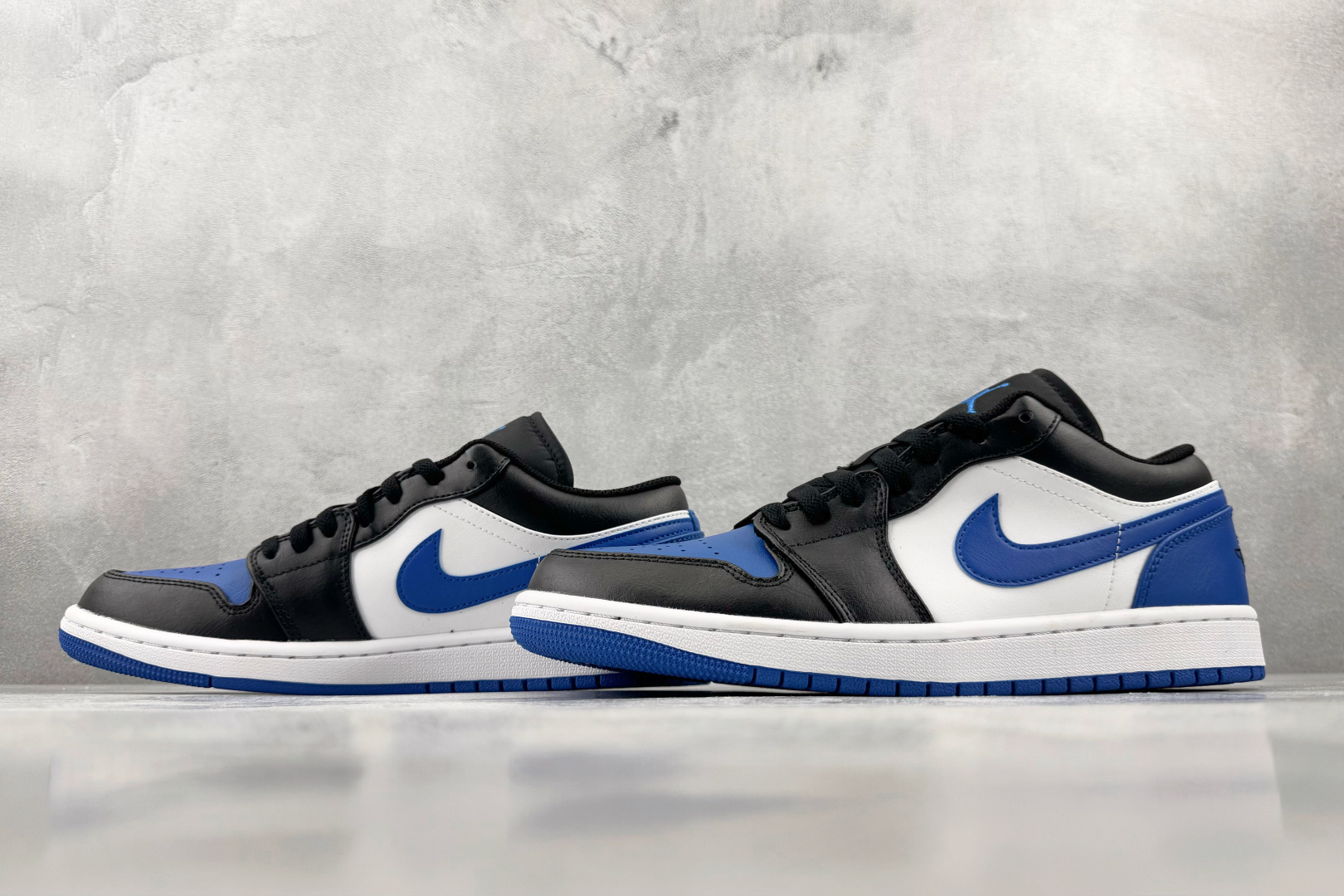 Mok  Jordan Air Jordan 1 Low "Royal Toe" 黑蓝白 货号：-140 尺码：36 3