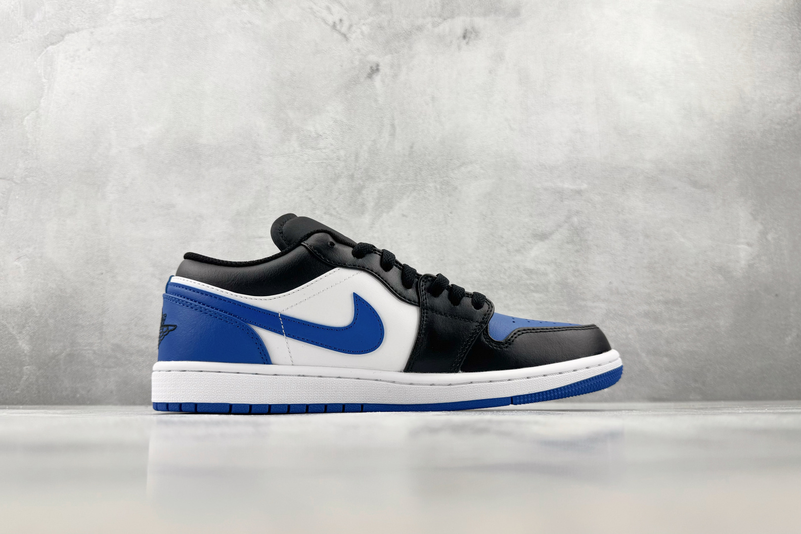 Mok  Jordan Air Jordan 1 Low "Royal Toe" 黑蓝白 货号：-140 尺码：36 3