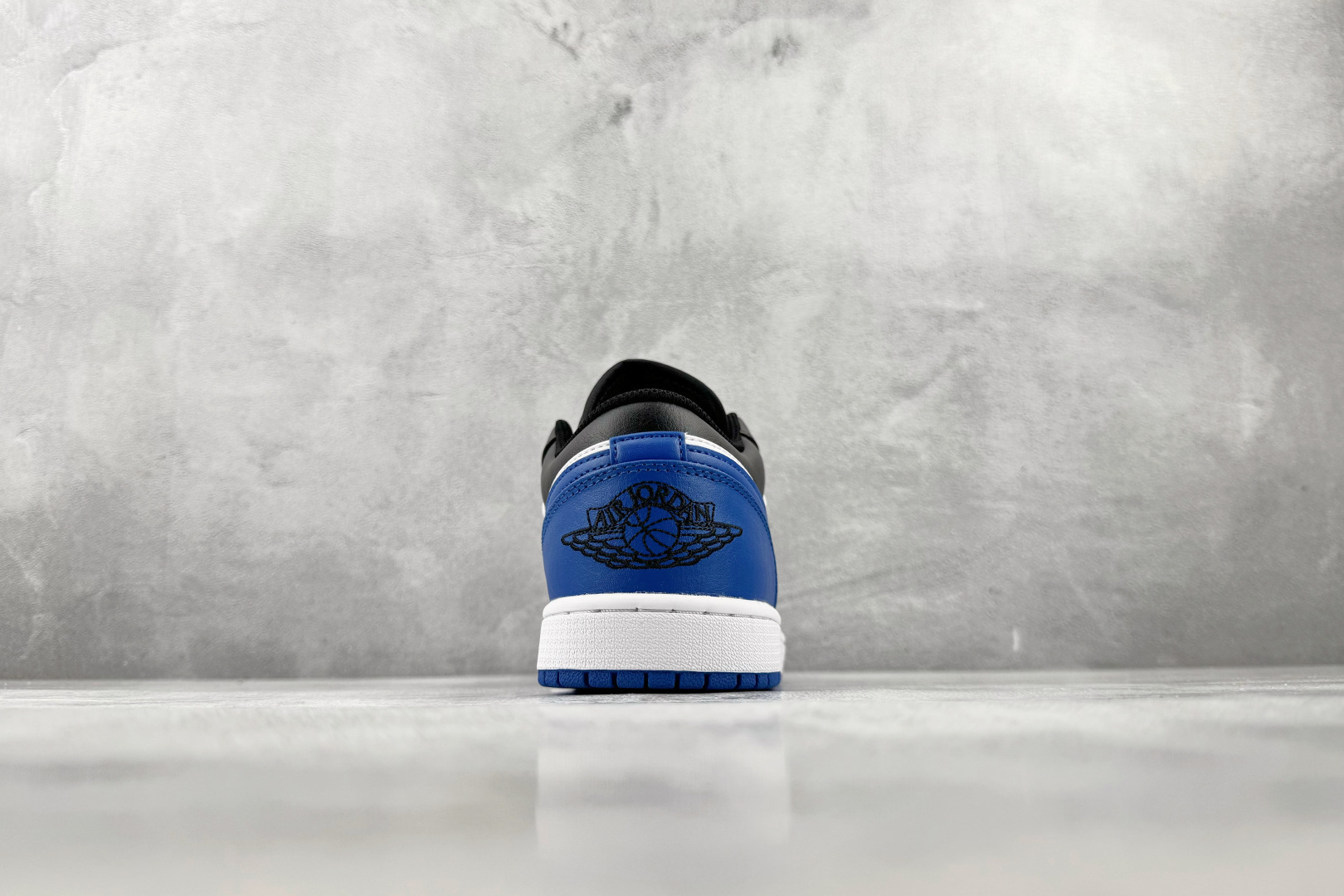 Mok  Jordan Air Jordan 1 Low "Royal Toe" 黑蓝白 货号：-140 尺码：36 3