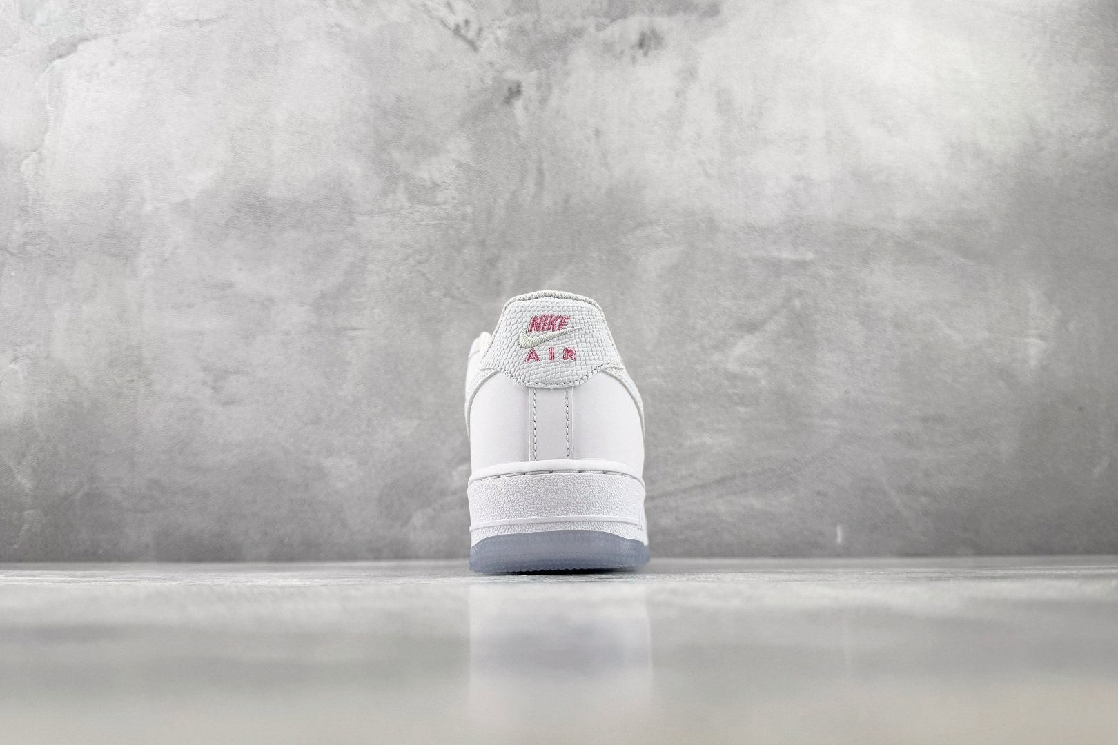 3A Nike Air Force 1 '07 粉白 货号:IV4453-100 尺码:36 36.5 37.5 38 3A Nike Air Force 1 '07 粉白 货号:IV4453-100 尺码:36 36.5 37.5 38