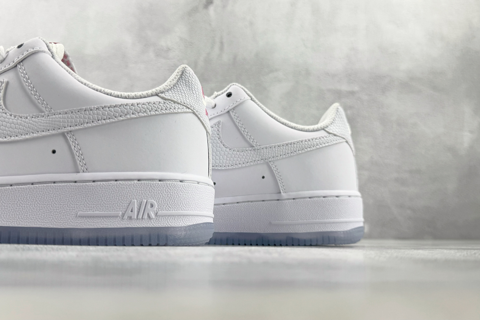 3A Nike Air Force 1 '07 粉白 货号:IV4453-100 尺码:36 36.5 37.5 38 3A Nike Air Force 1 '07 粉白 货号:IV4453-100 尺码:36 36.5 37.5 38