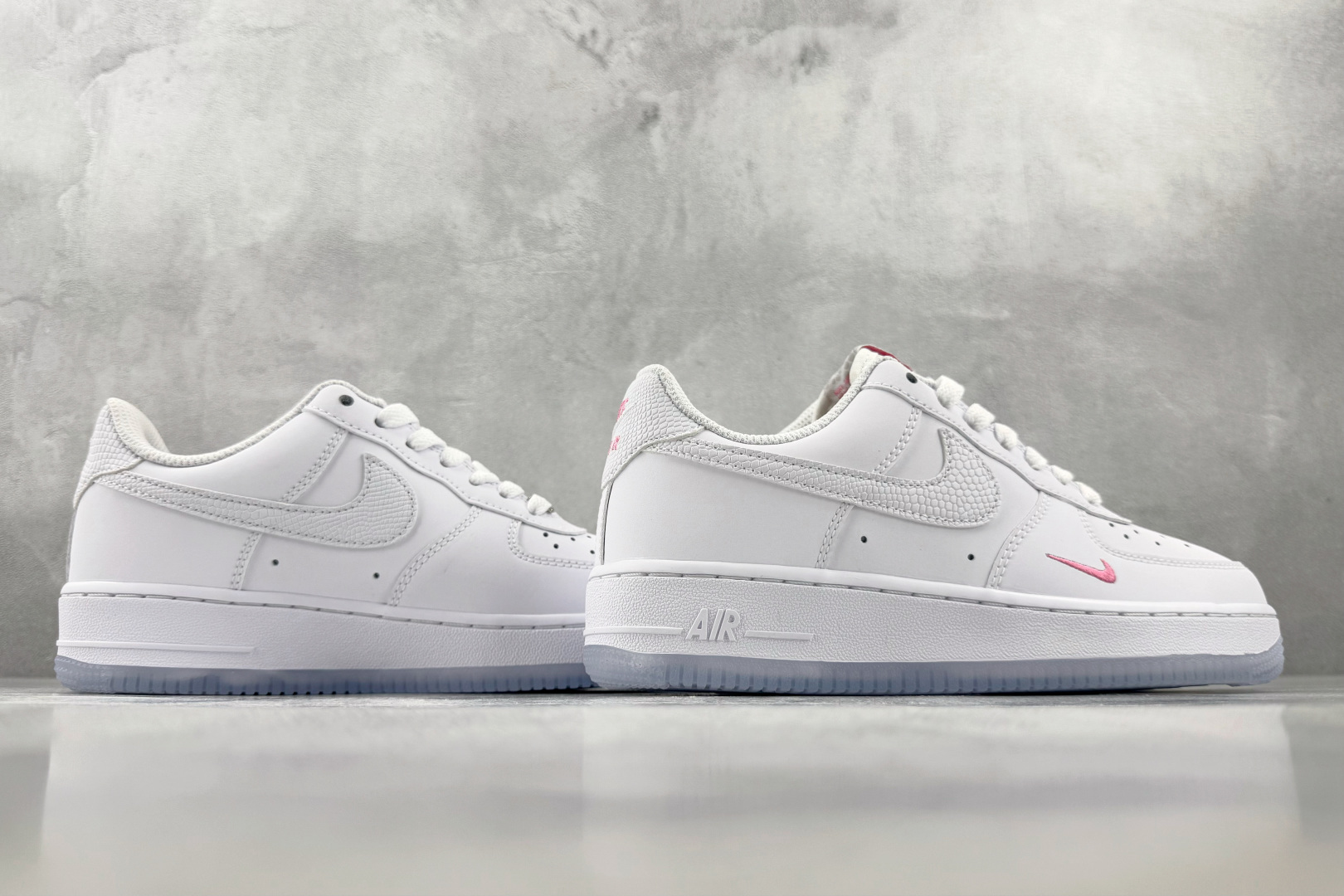 3A Nike Air Force 1 '07 粉白 货号:IV4453-100 尺码:36 36.5 37.5 38 3A Nike Air Force 1 '07 粉白 货号:IV4453-100 尺码:36 36.5 37.5 38