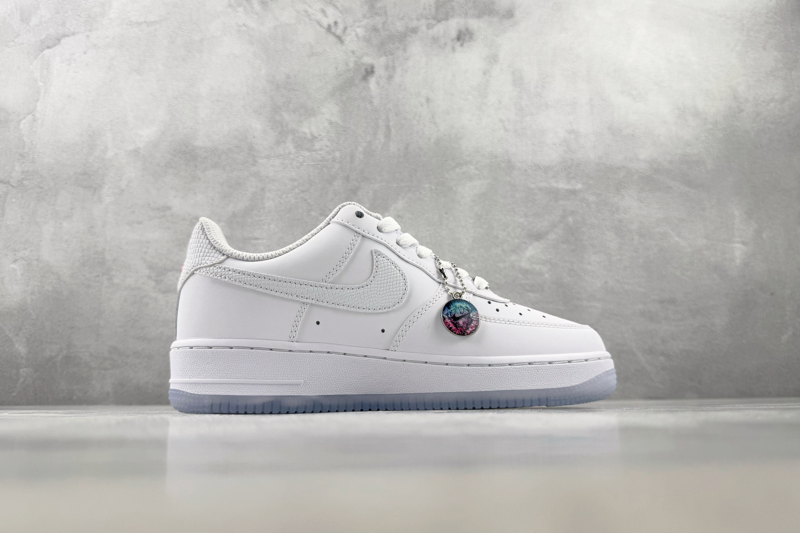 3A Nike Air Force 1 '07 粉白 货号:IV4453-100 尺码:36 36.5 37.5 38 3A Nike Air Force 1 '07 粉白 货号:IV4453-100 尺码:36 36.5 37.5 38
