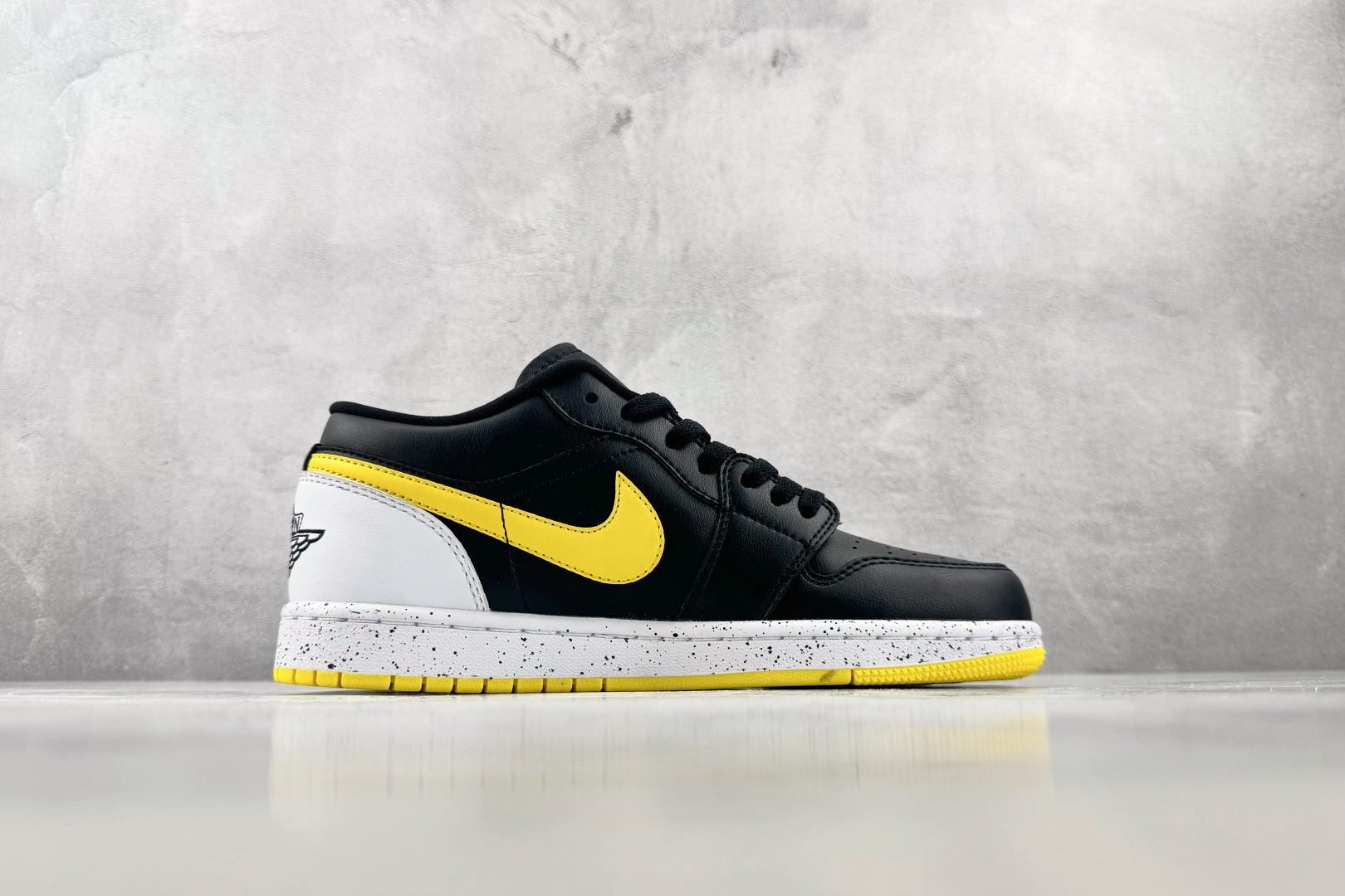 K版/徐 综合版 Jordan Air Jordan 1 SE 黑白黄 货号:IX3529-010 尺码:36 36.5 K版/徐 综合版 Jordan Air Jordan 1 SE 黑白黄 货号:IX3529-010 尺码:36 36.5