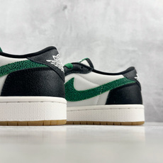 XC Jordan Air Jordan 1 Retro OG 白黑绿 货号:IR2283-030 尺码:36 36.5 XC Jordan Air Jordan 1 Retro OG 白黑绿 货号:IR2283-030 尺码:36 36.5