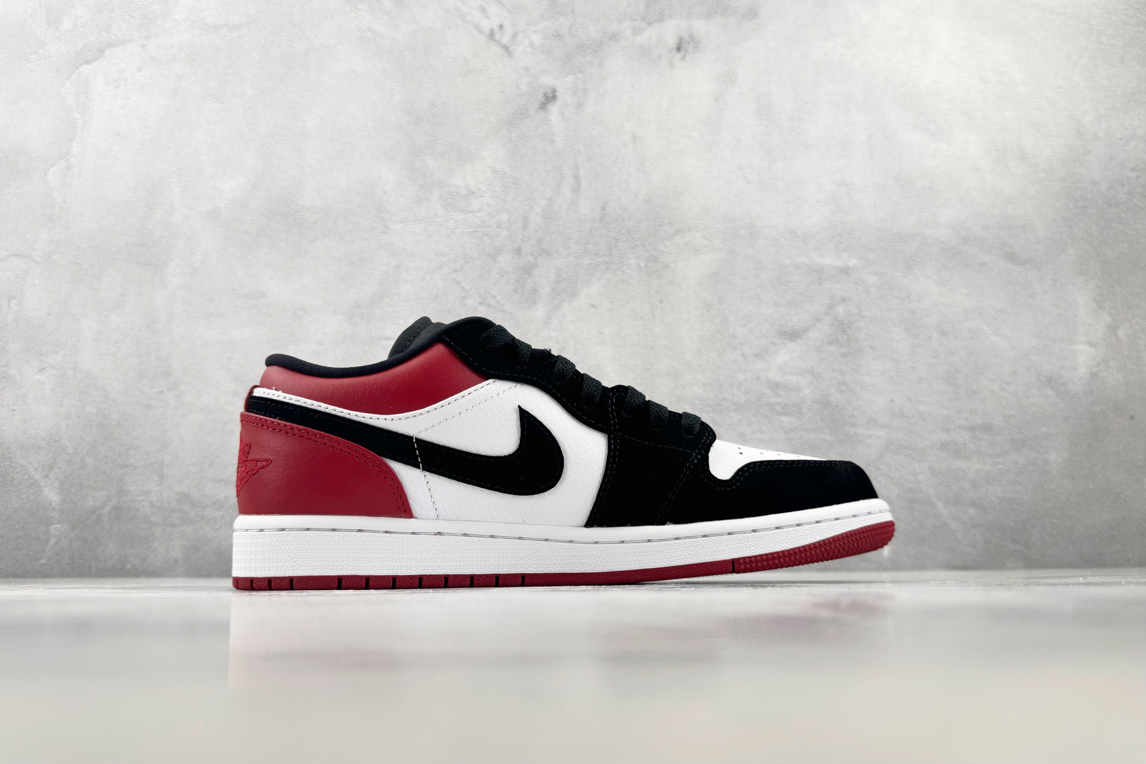 Mok Jordan Air Jordan 1 Low“Black Toe” 黑脚趾 黑红白 货号:-116 尺码:36 Mok Jordan Air Jordan 1 Low“Black Toe” 黑脚趾 黑红白 货号:-116 尺码:36