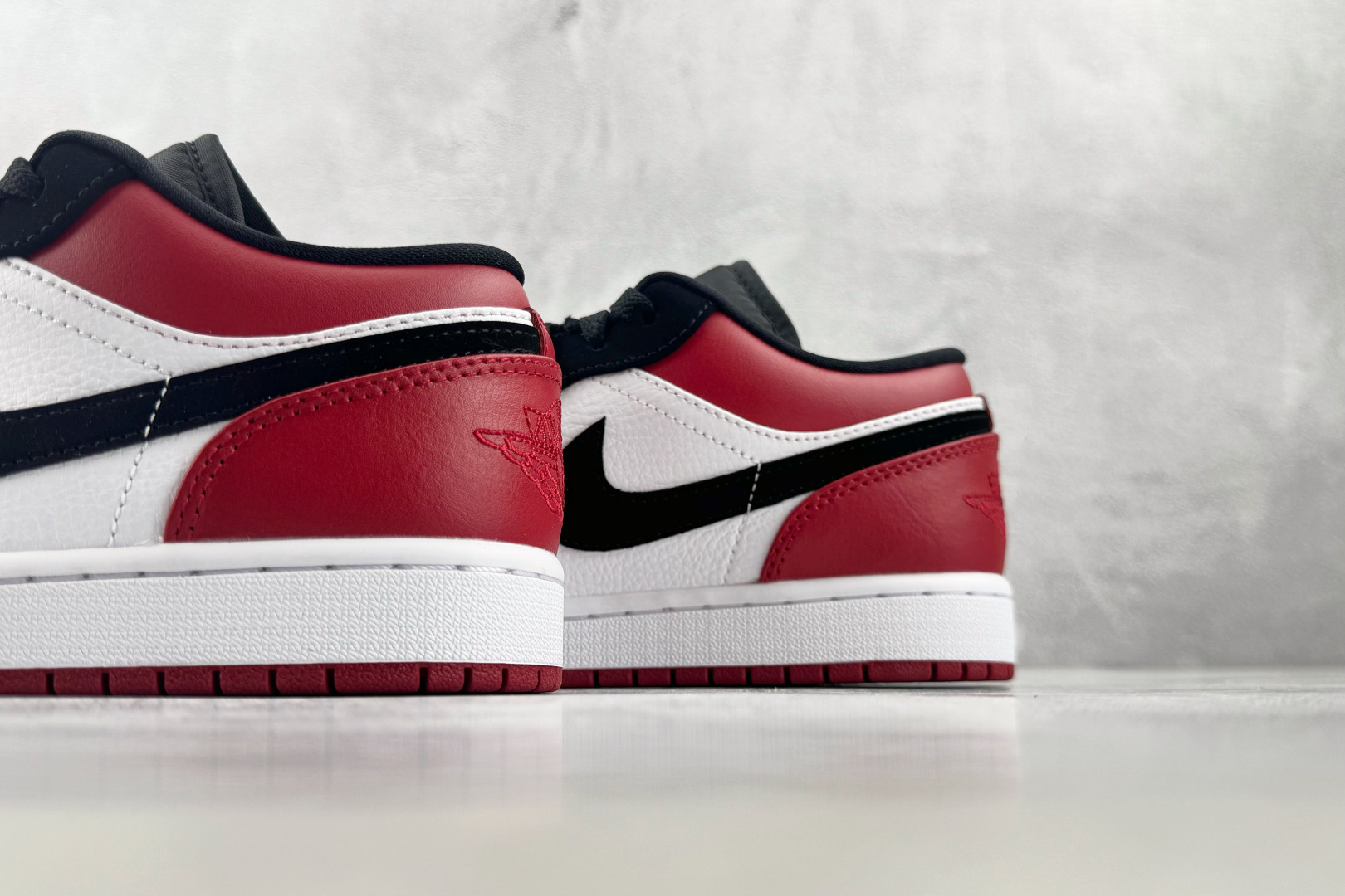 Mok Jordan Air Jordan 1 Low“Black Toe” 黑脚趾 黑红白 货号:-116 尺码:36 Mok Jordan Air Jordan 1 Low“Black Toe” 黑脚趾 黑红白 货号:-116 尺码:36