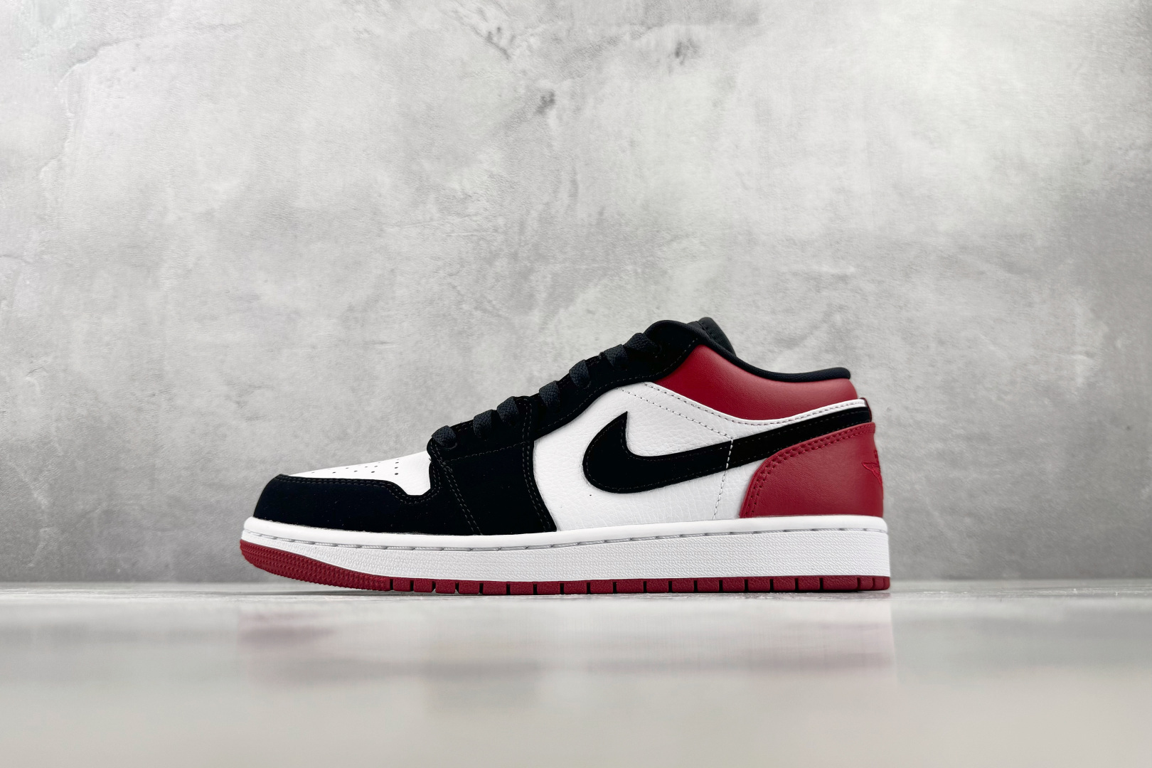 Mok Jordan Air Jordan 1 Low“Black Toe” 黑脚趾 黑红白 货号:-116 尺码:36 Mok Jordan Air Jordan 1 Low“Black Toe” 黑脚趾 黑红白 货号:-116 尺码:36