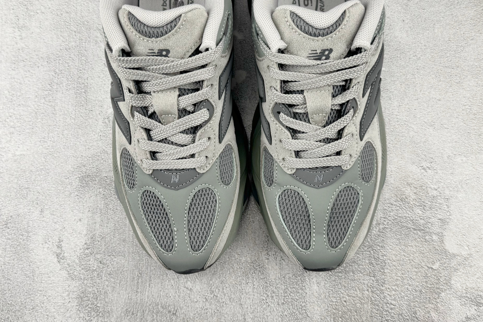 FC 纯原出品 New Balance NB 983 灰色 货号:U9834L5 尺码:36 36.5 37.5 38 FC 纯原出品 New Balance NB 983 灰色 货号:U9834L5 尺码:36 36.5 37.5 38