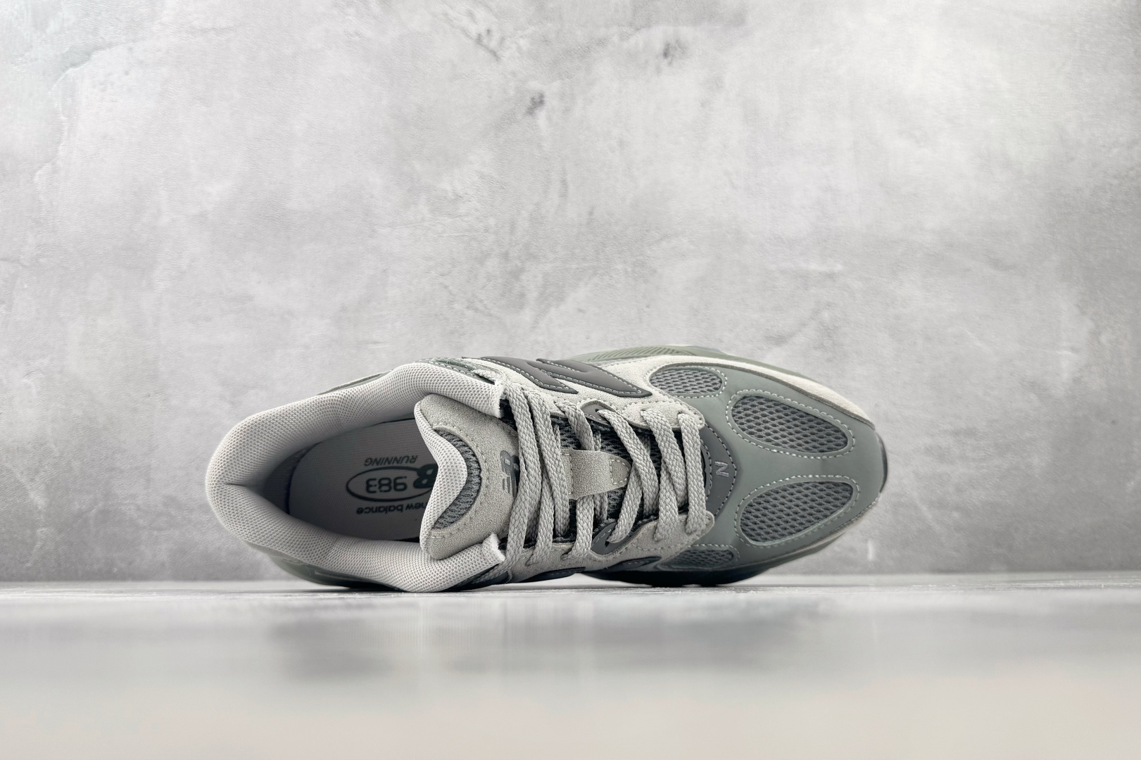FC 纯原出品 New Balance NB 983 灰色 货号:U9834L5 尺码:36 36.5 37.5 38 FC 纯原出品 New Balance NB 983 灰色 货号:U9834L5 尺码:36 36.5 37.5 38