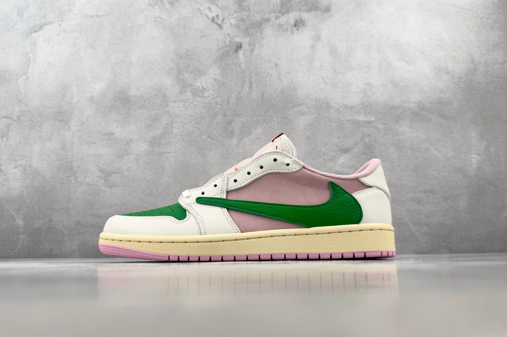 HF  Jordan  × Travis Scott Air Jordan 1 OG 粉绿 货号：IQ7604 065 