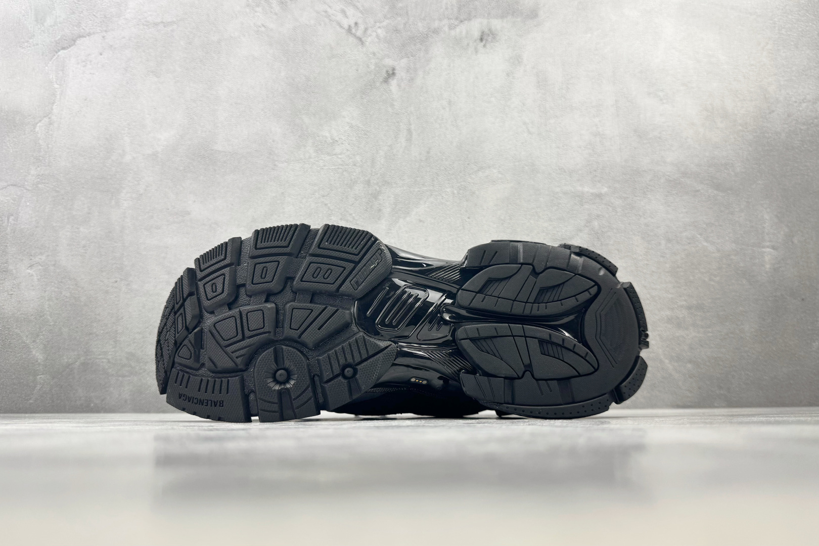 XA 最新外贸批次 Balenciaga巴黎世家 Runner 黑色 货号： WRNLD 1000 尺码：35 36 3