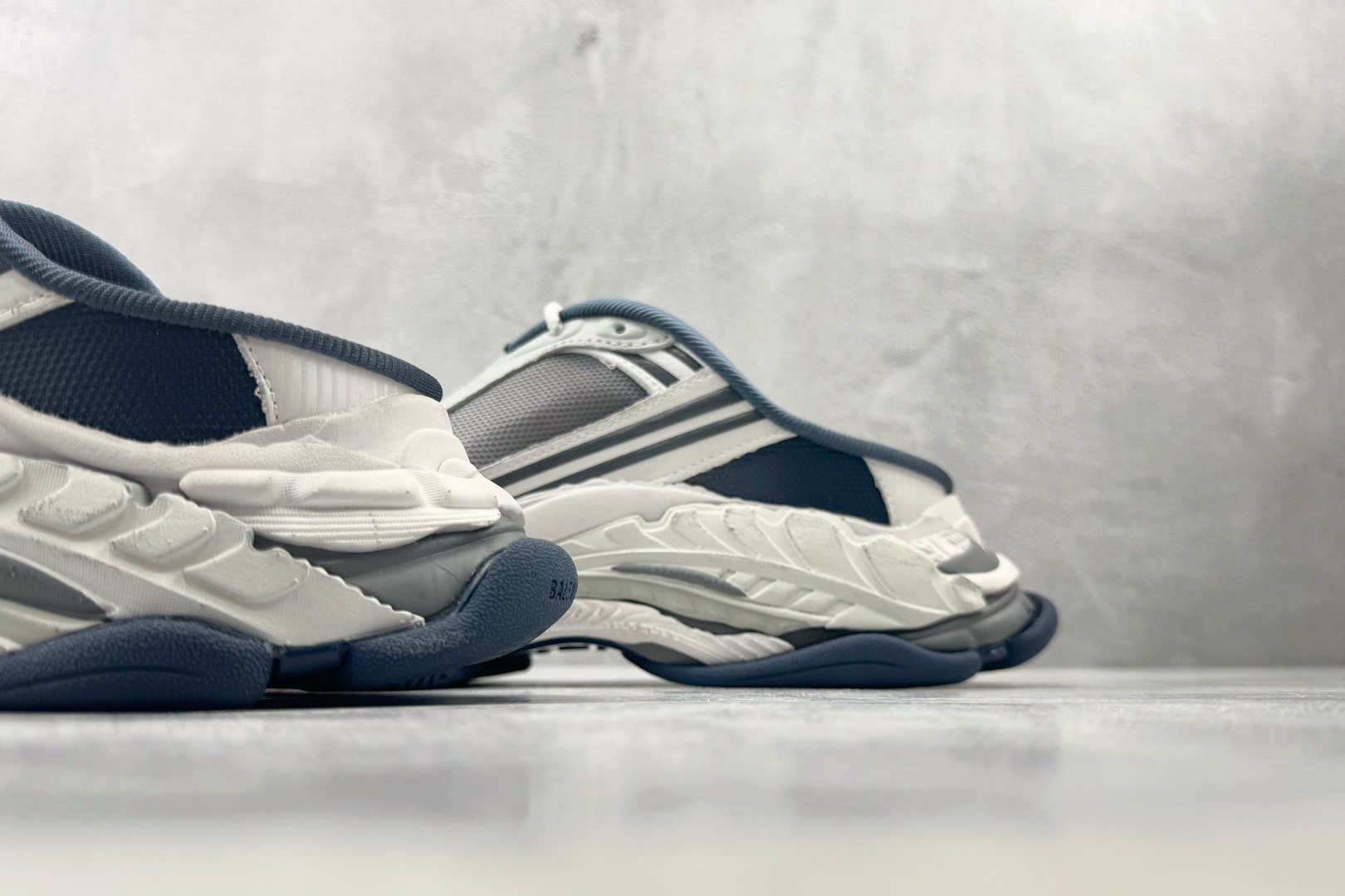 XA 最新外贸批次 Balenciaga巴黎世家 Triple S .2 蓝色 货号：WTSM04400 尺码：35 3
