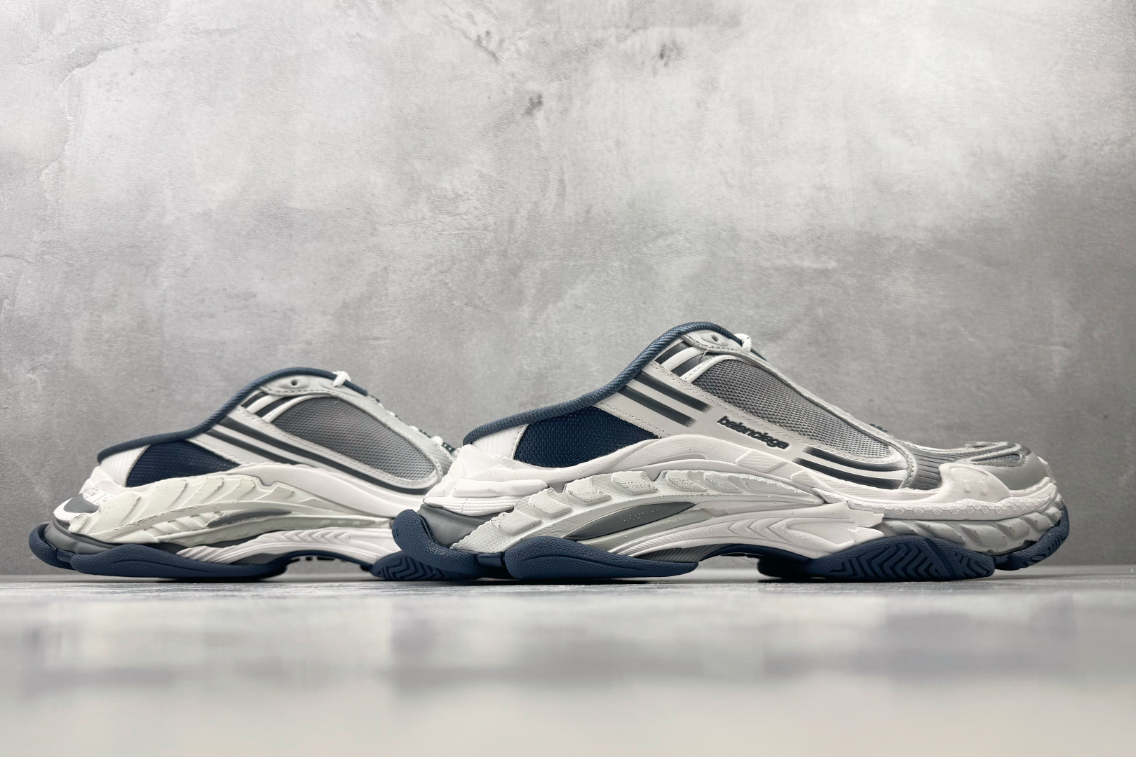 XA 最新外贸批次 Balenciaga巴黎世家 Triple S .2 蓝色 货号：WTSM04400 尺码：35 3