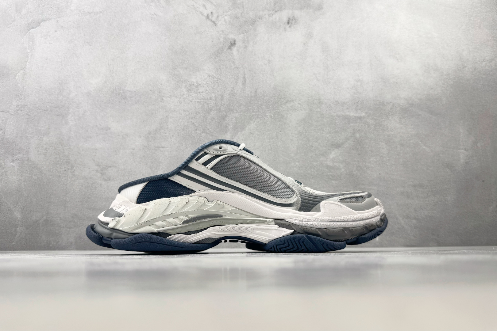 XA 最新外贸批次 Balenciaga巴黎世家 Triple S .2 蓝色 货号：WTSM04400 尺码：35 3