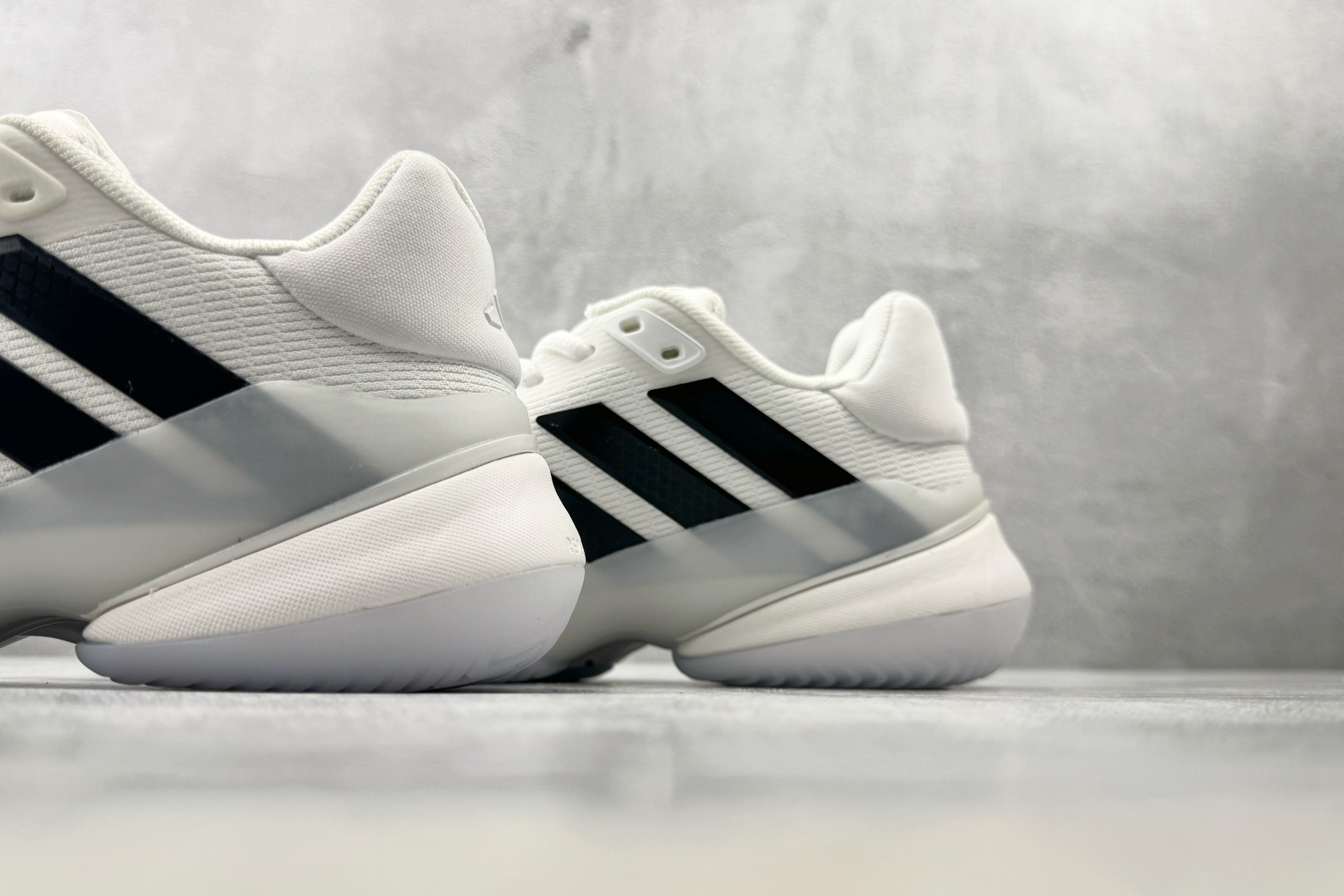 3A adidas BARRICADE 14 M 白黑 货号：KI3438 尺码：36 36.5 37 38.5 39 