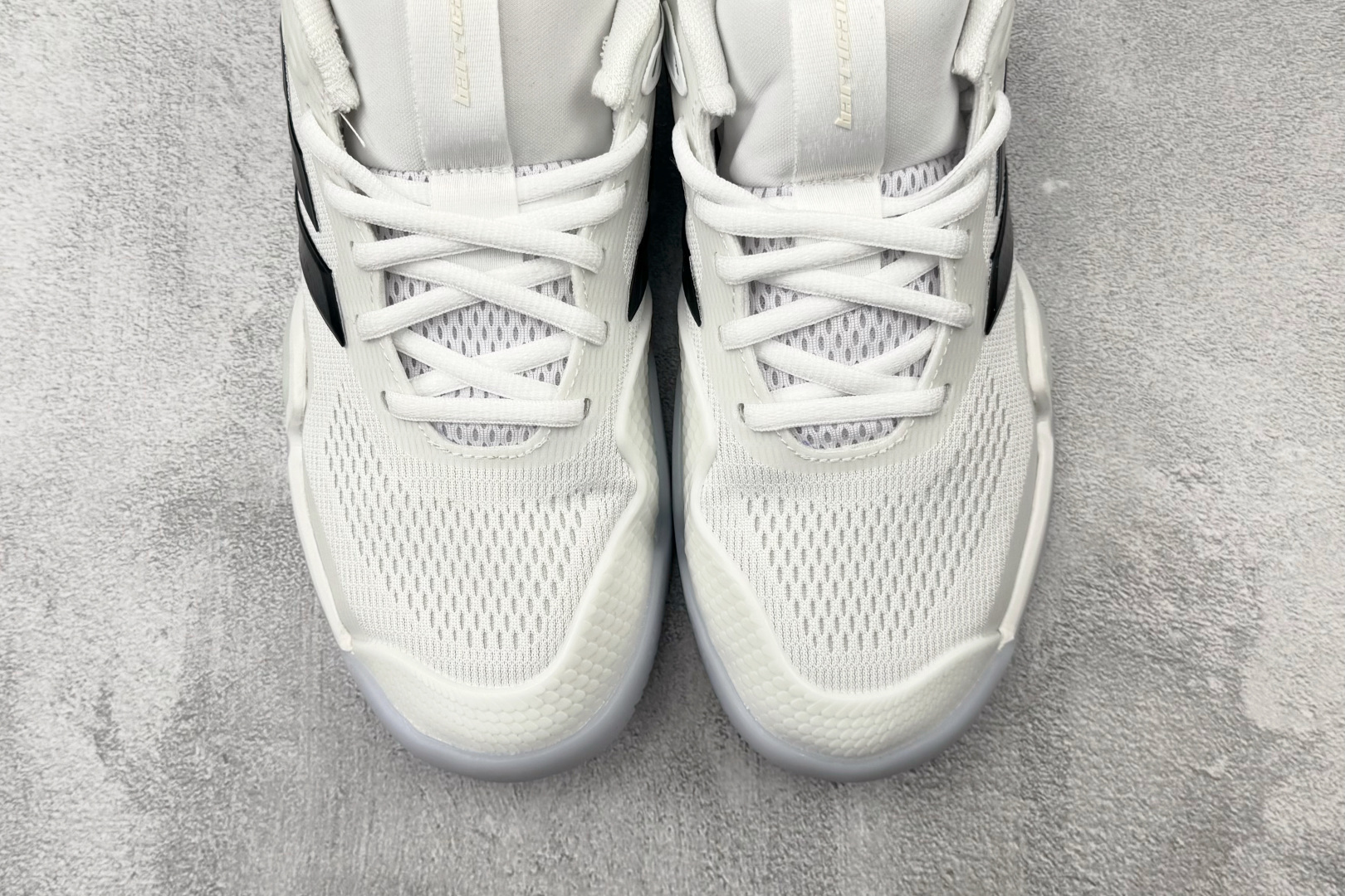 3A adidas BARRICADE 14 M 白黑 货号：KI3438 尺码：36 36.5 37 38.5 39 