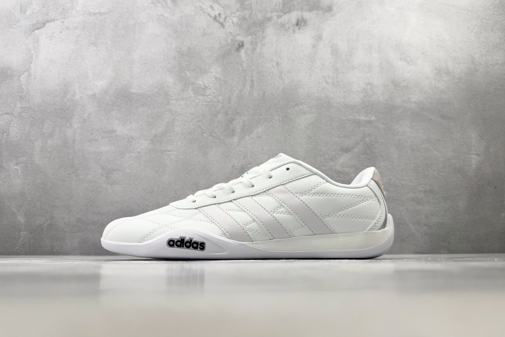 HD 平台订单 adidas Adipista Trainers 白色 货号:HQ9161 尺码:36 36.5 37 HD 平台订单 adidas Adipista Trainers 白色 货号:HQ9161 尺码:36 36.5 37