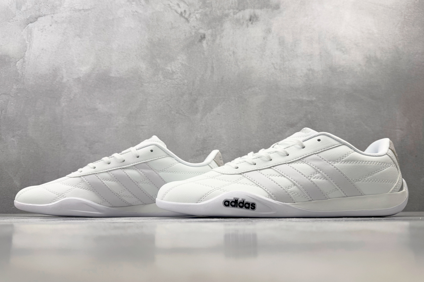 HD 平台订单 adidas Adipista Trainers 白色 货号：HQ9161 尺码：36 36.5 37 