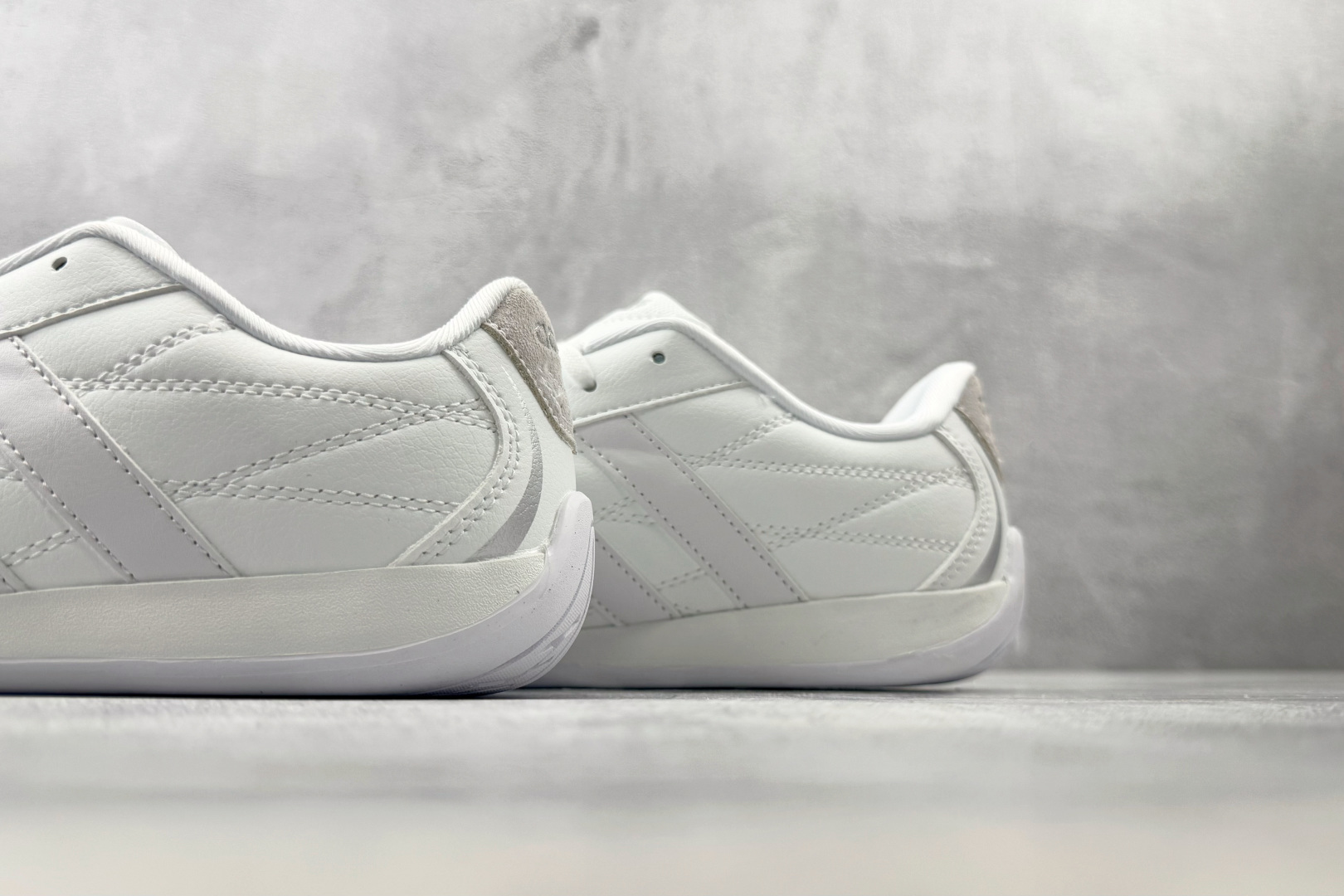HD 平台订单 adidas Adipista Trainers 白色 货号：HQ9161 尺码：36 36.5 37 