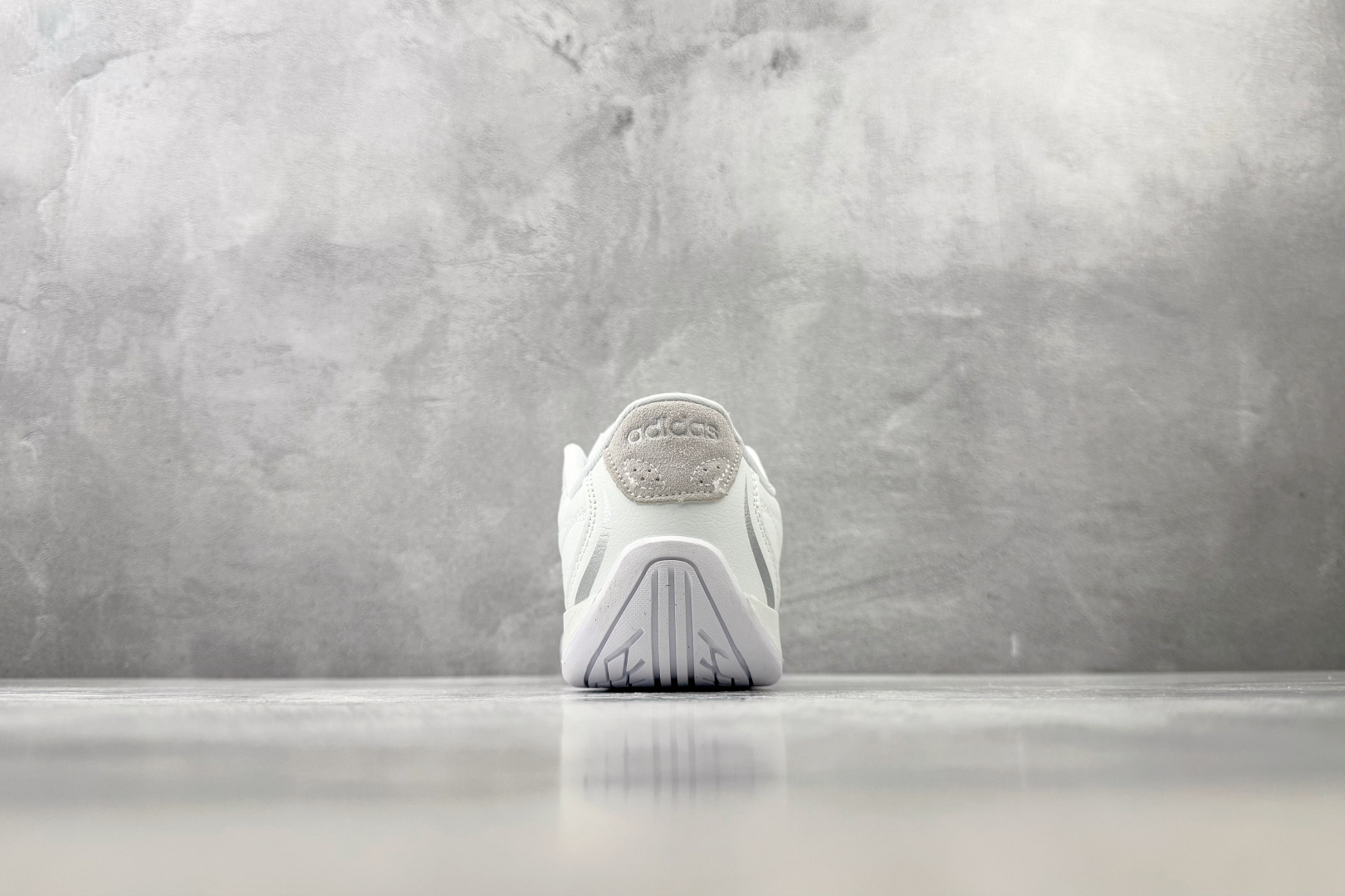 HD 平台订单 adidas Adipista Trainers 白色 货号：HQ9161 尺码：36 36.5 37 