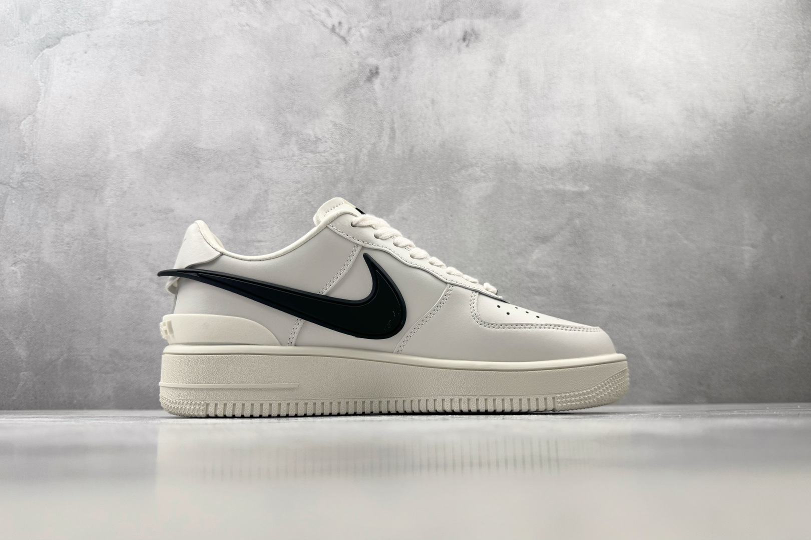 PB 外贸批次 Nike × AMBUSH Air Force 1 LOW 白色 货号：DV3464-002 尺码：35