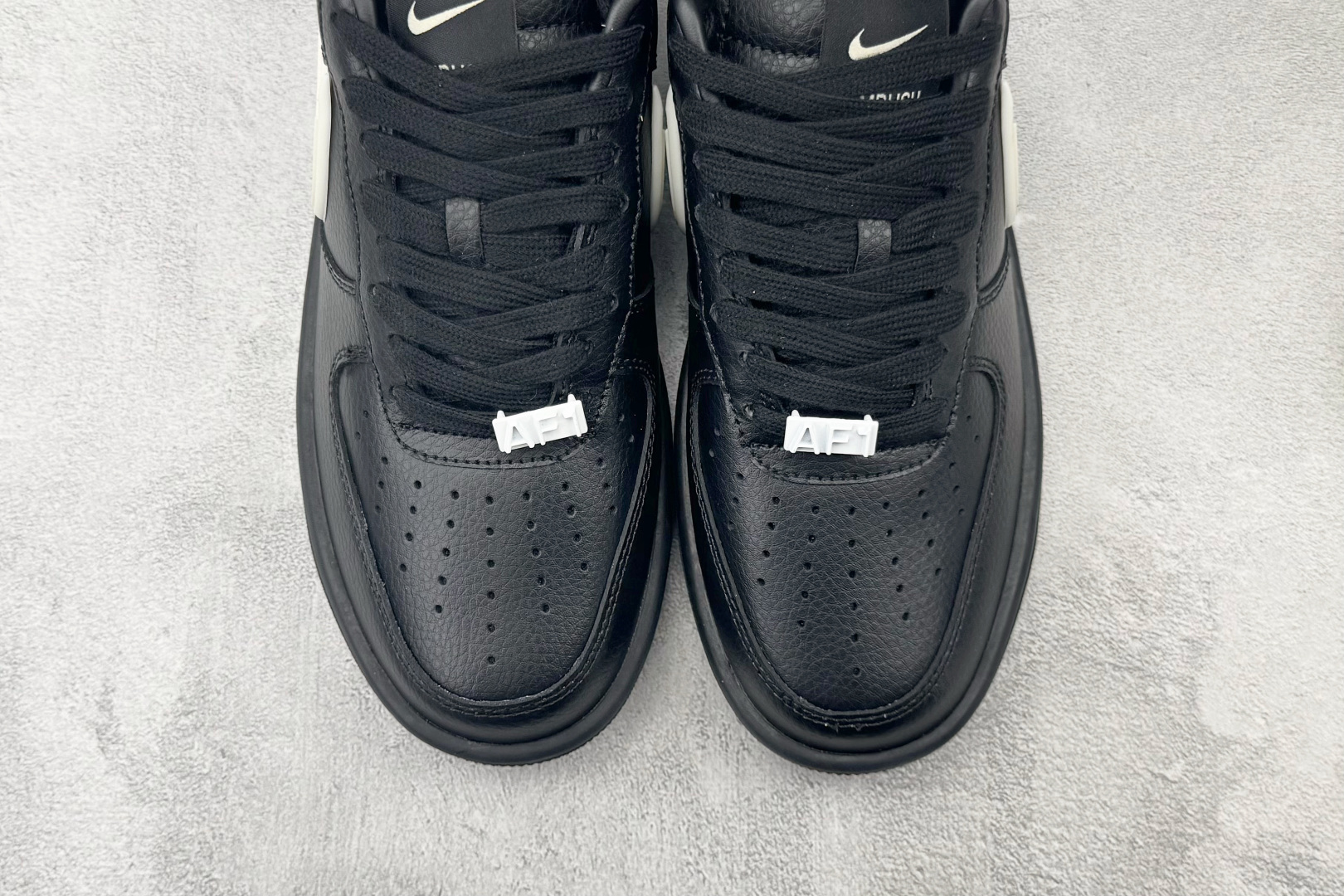 PB 外贸批次 Nike × AMBUSH Air Force 1 LOW 黑色 货号：DV3464-001 尺码：35