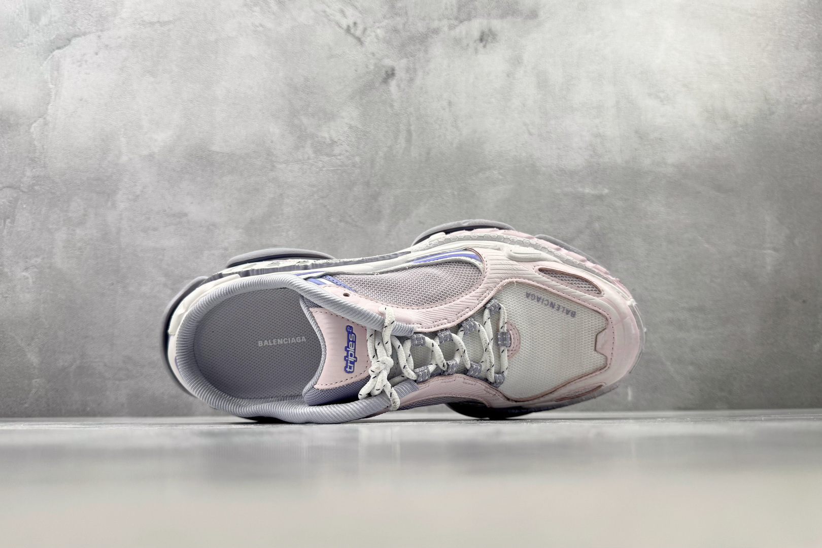 XA 最新外贸批次 Balenciaga巴黎世家 Triple S .2 淡紫色拼粉红色 货号：WTSM05550 尺码