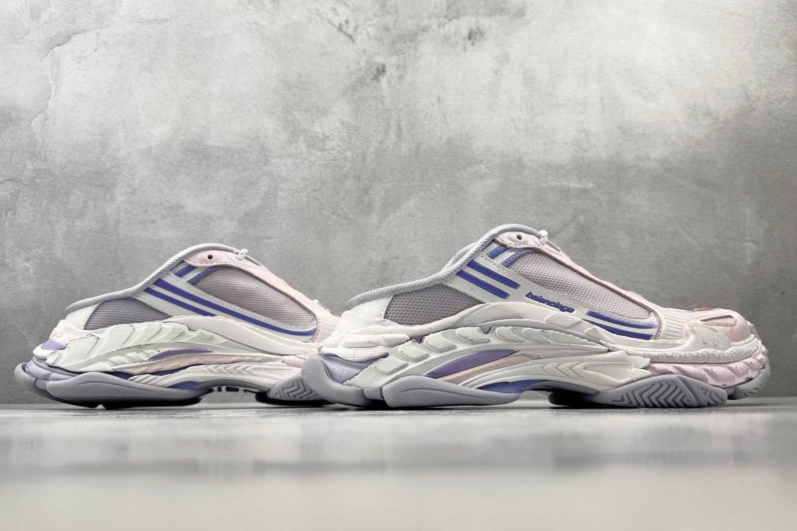 XA 最新外贸批次 Balenciaga巴黎世家 Triple S .2 淡紫色拼粉红色 货号：WTSM05550 尺码