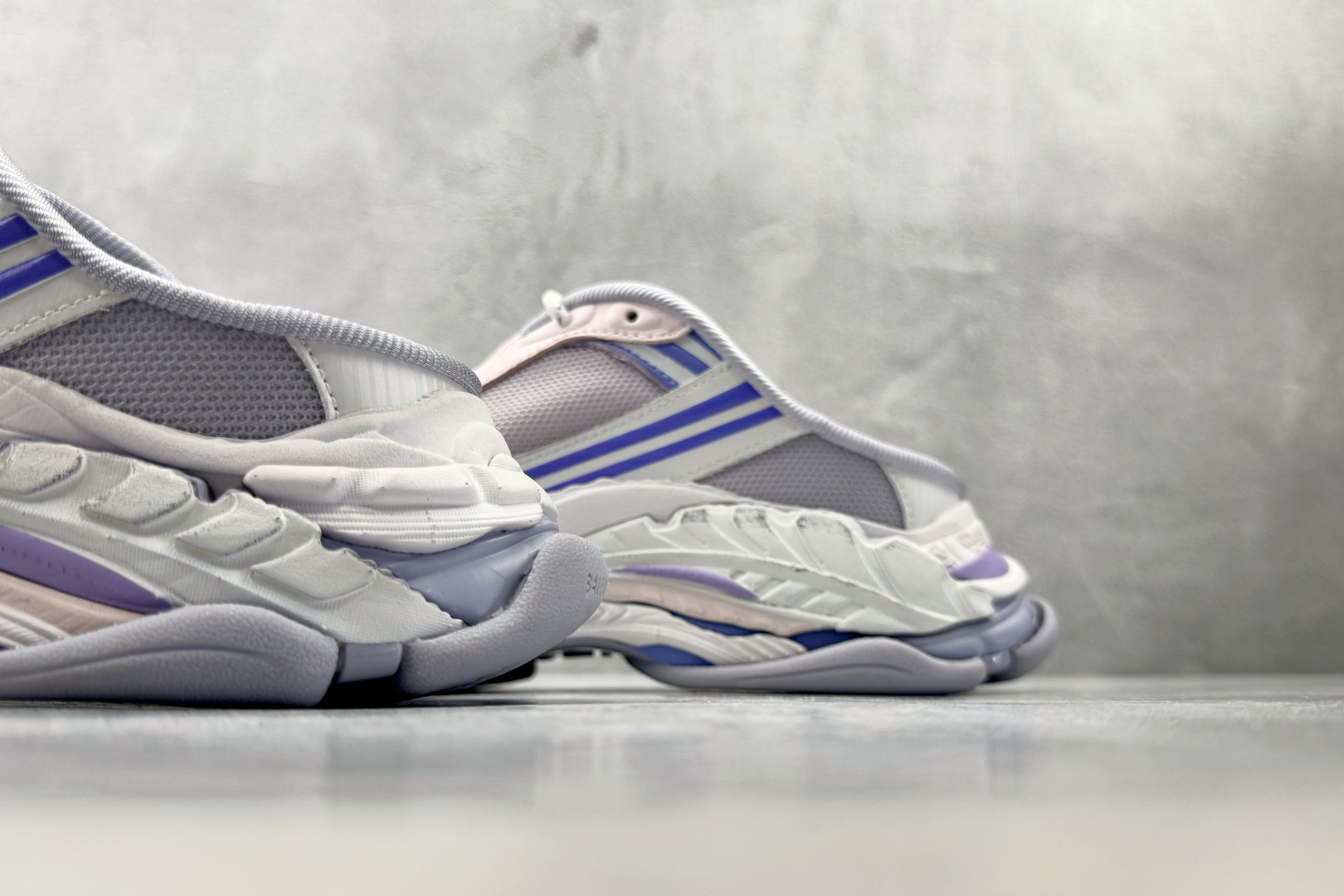 XA 最新外贸批次 Balenciaga巴黎世家 Triple S .2 淡紫色拼粉红色 货号：WTSM05550 尺码