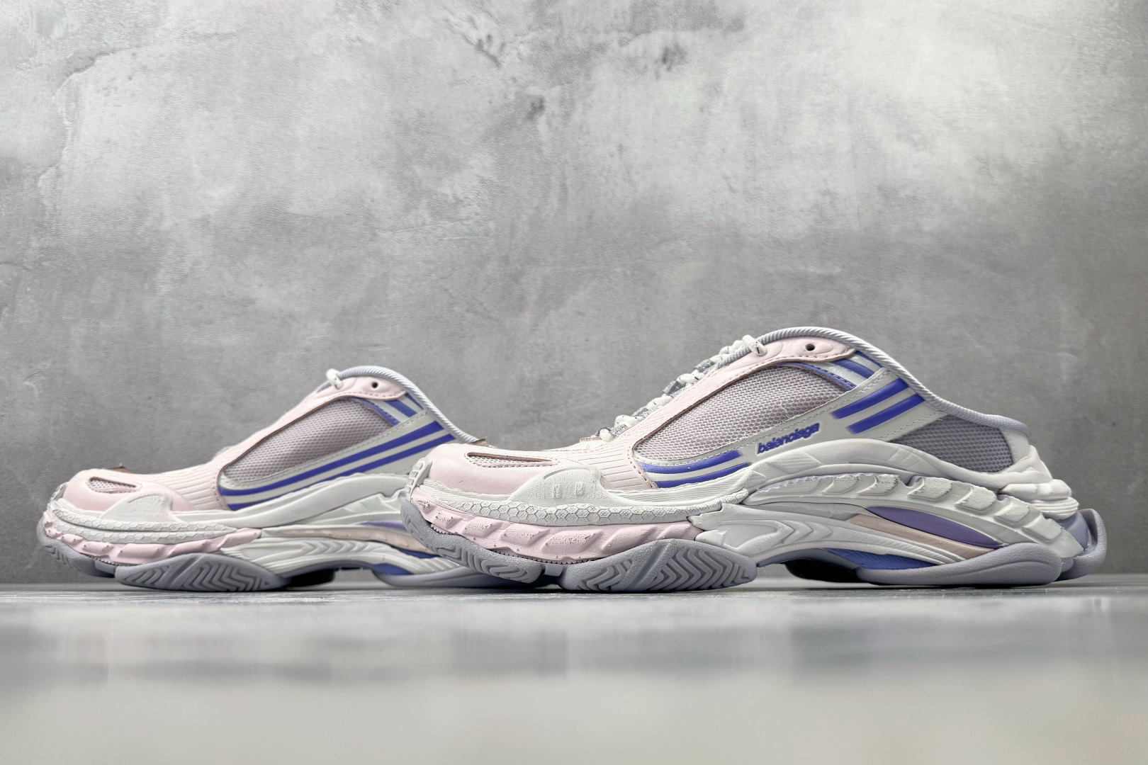 XA 最新外贸批次 Balenciaga巴黎世家 Triple S .2 淡紫色拼粉红色 货号：WTSM05550 尺码