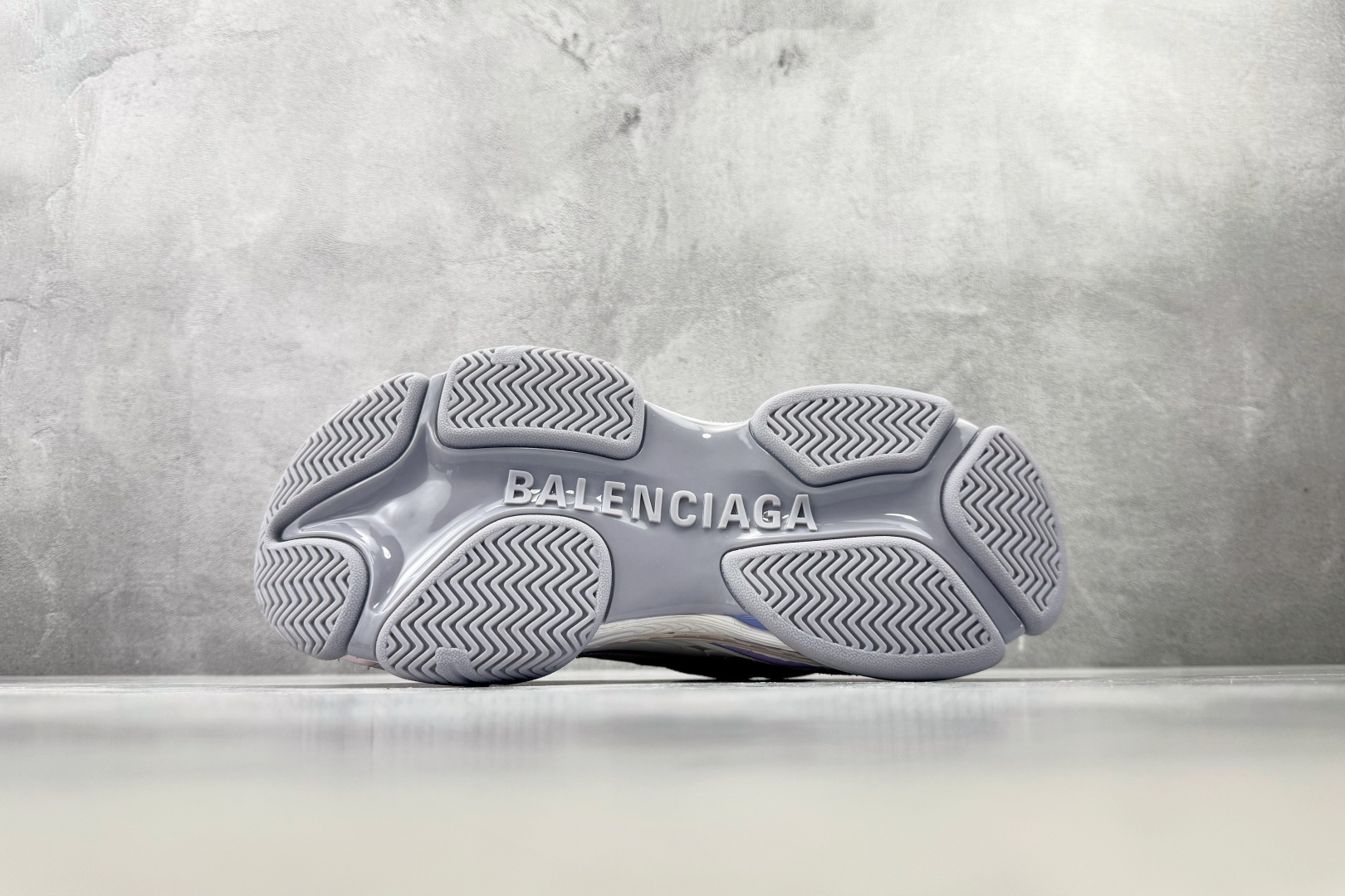 XA 最新外贸批次 Balenciaga巴黎世家 Triple S .2 淡紫色拼粉红色 货号：WTSM05550 尺码