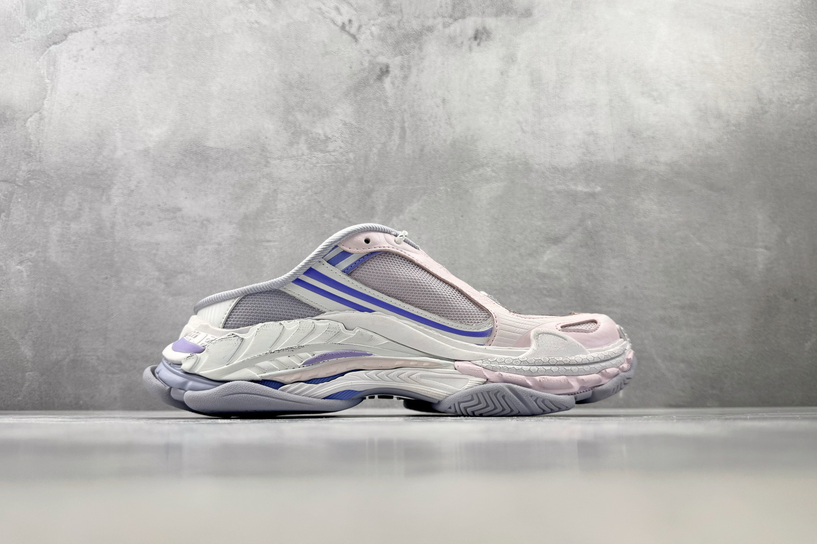 XA 最新外贸批次 Balenciaga巴黎世家 Triple S .2 淡紫色拼粉红色 货号：WTSM05550 尺码