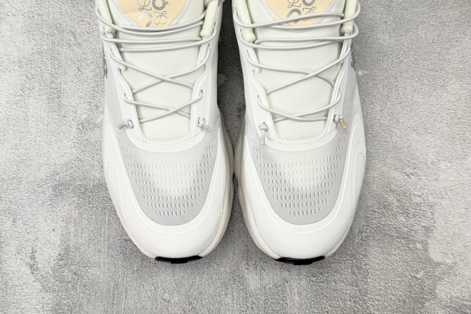 PK 全新工厂开发 LOEWE x On Cloudsolo 白色 货号：3MF 尺码：36 36.5 37.5 38 