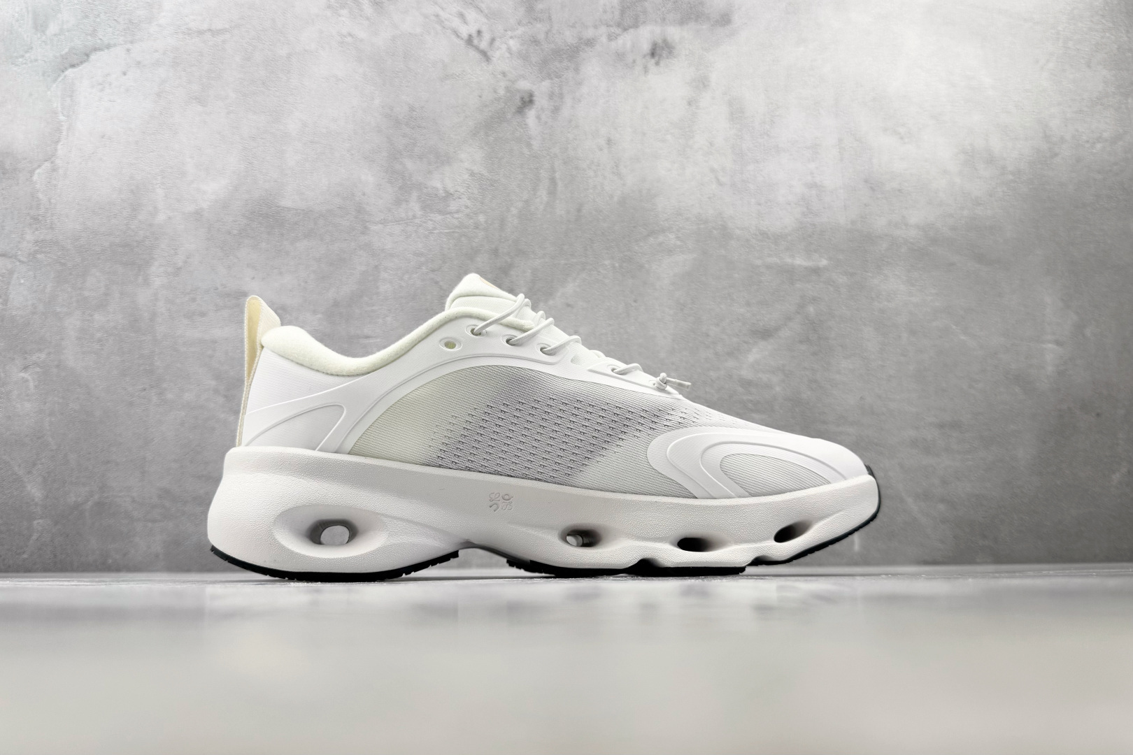 PK 全新工厂开发 LOEWE x On Cloudsolo 白色 货号：3MF 尺码：36 36.5 37.5 38 