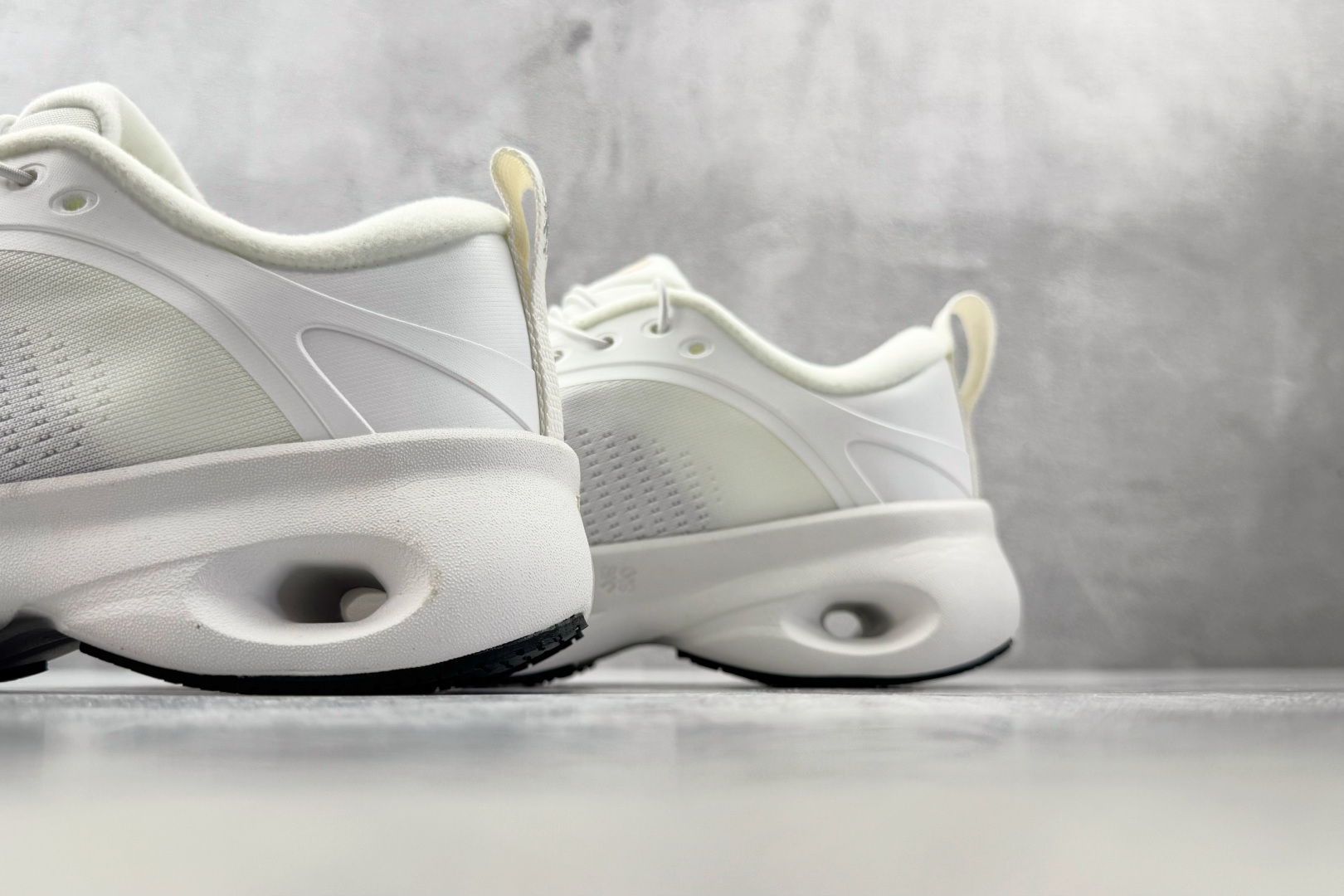 PK 全新工厂开发 LOEWE x On Cloudsolo 白色 货号：3MF 尺码：36 36.5 37.5 38 